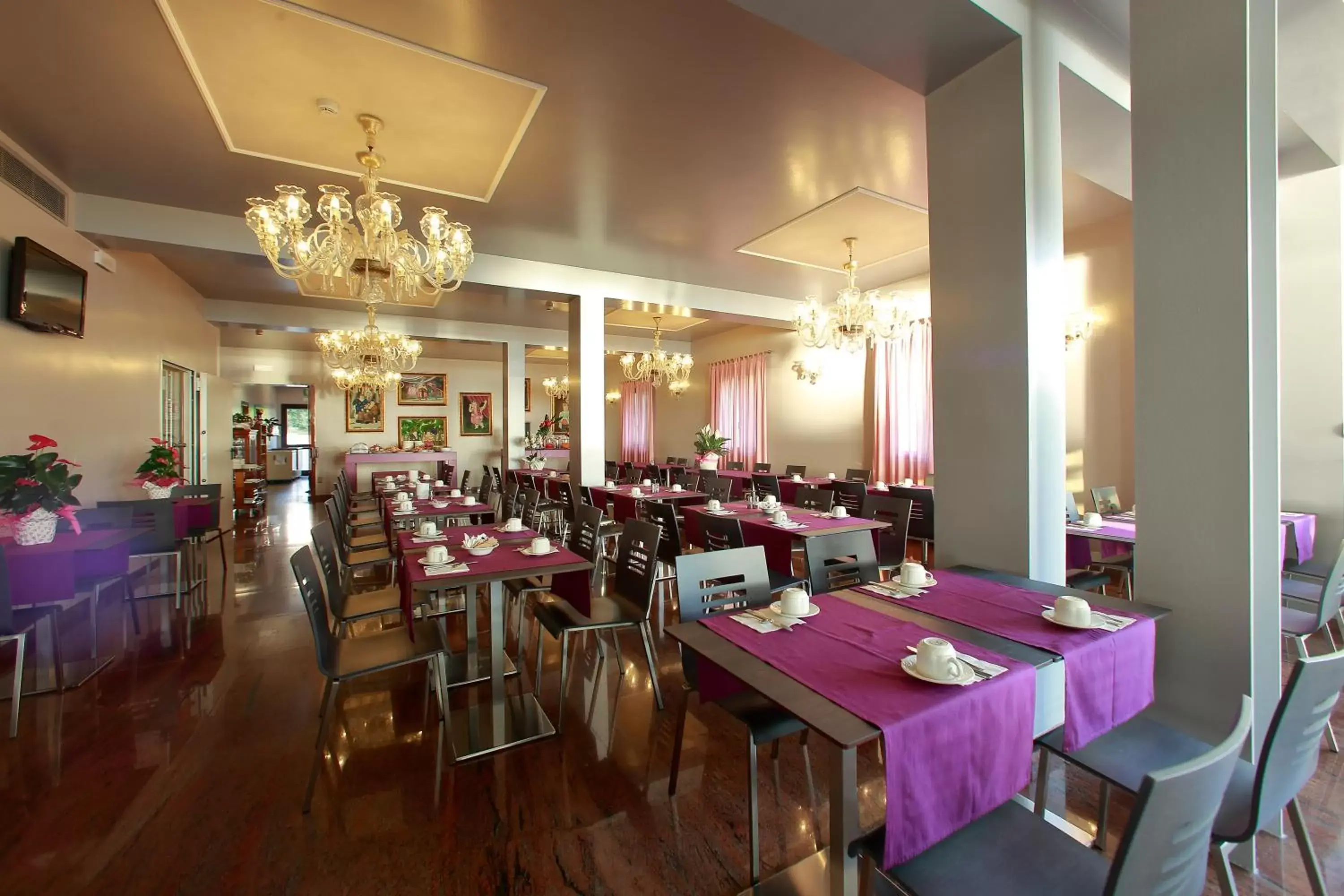 Restaurant/Places to Eat in Hotel San Marco