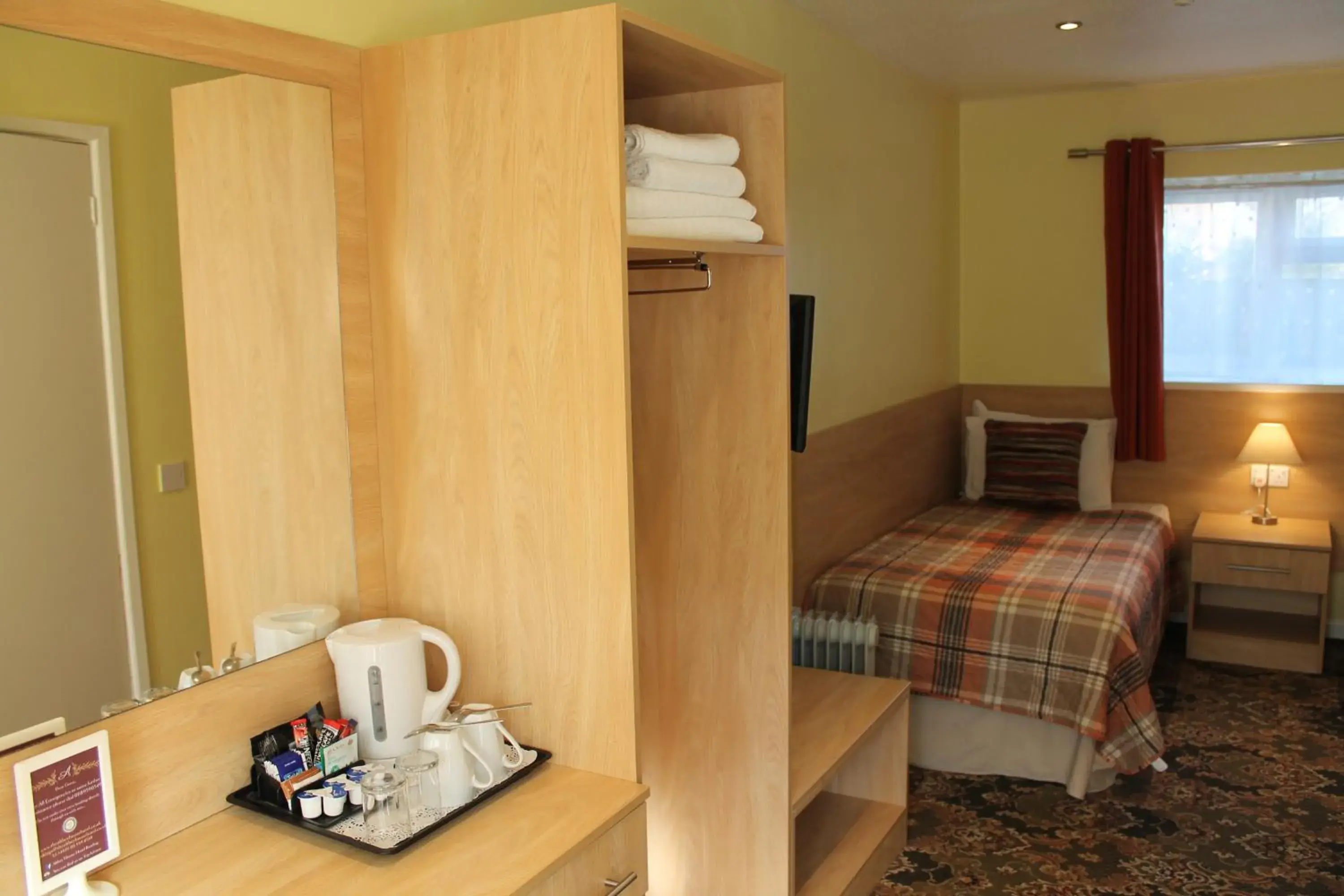 Coffee/tea facilities, Bed in The Abbey House Hotel