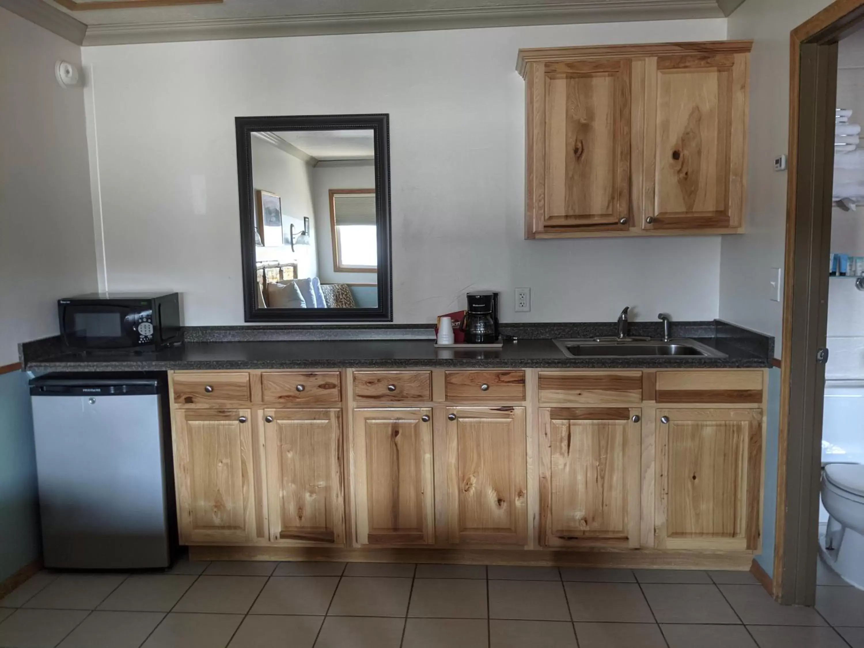 Kitchen/Kitchenette in Sundance Motel