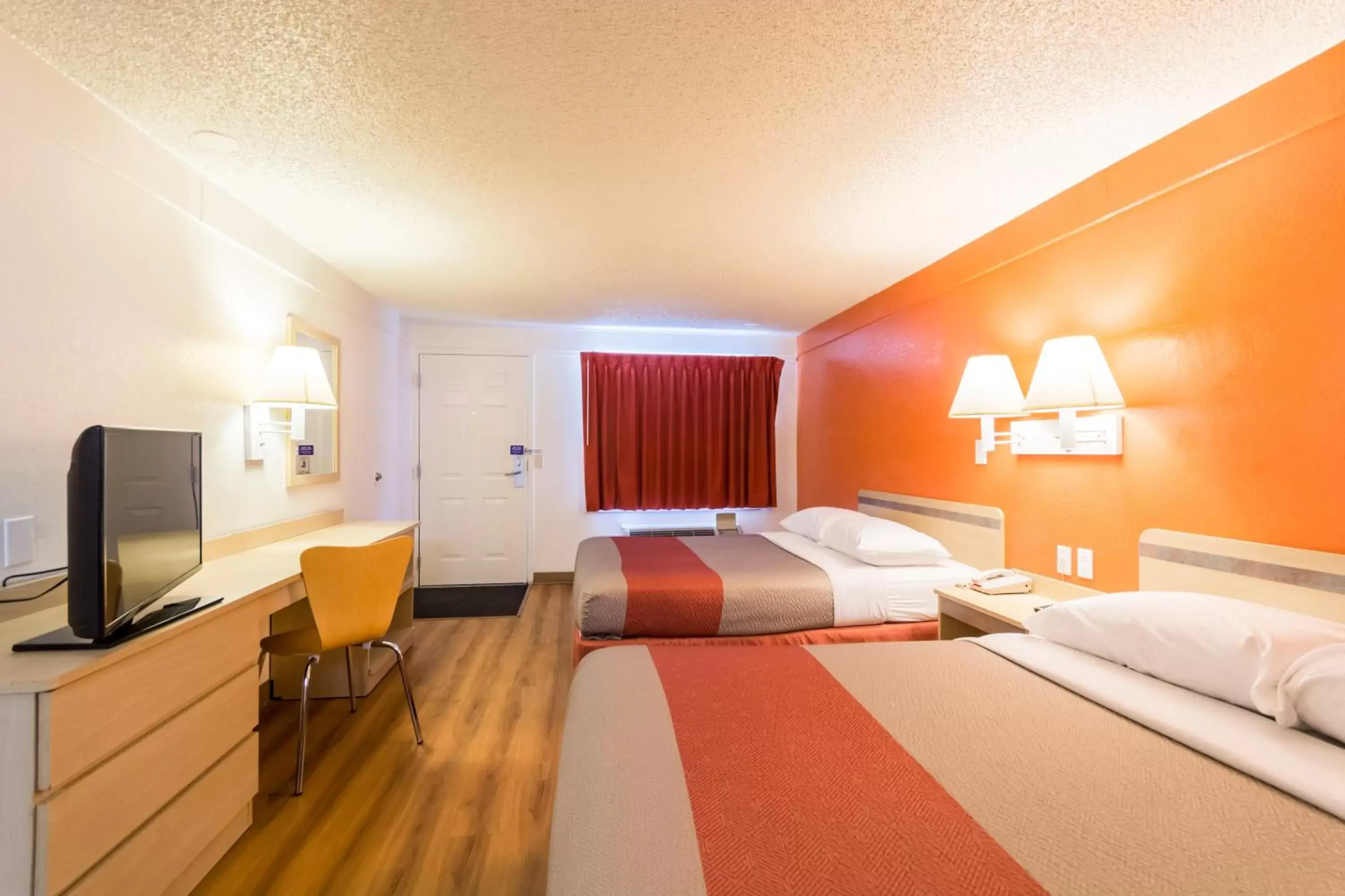 Bedroom, Bed in Travelodge by Wyndham Essington / Philadelphia Airport