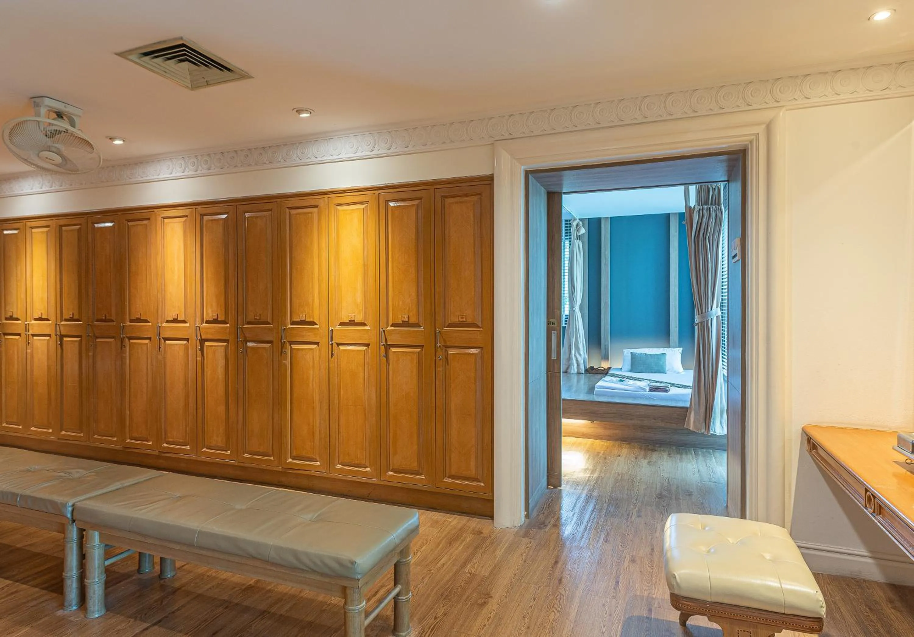 Massage in Summit Windmill Golf Suite Hotel at Suvarnabhumi