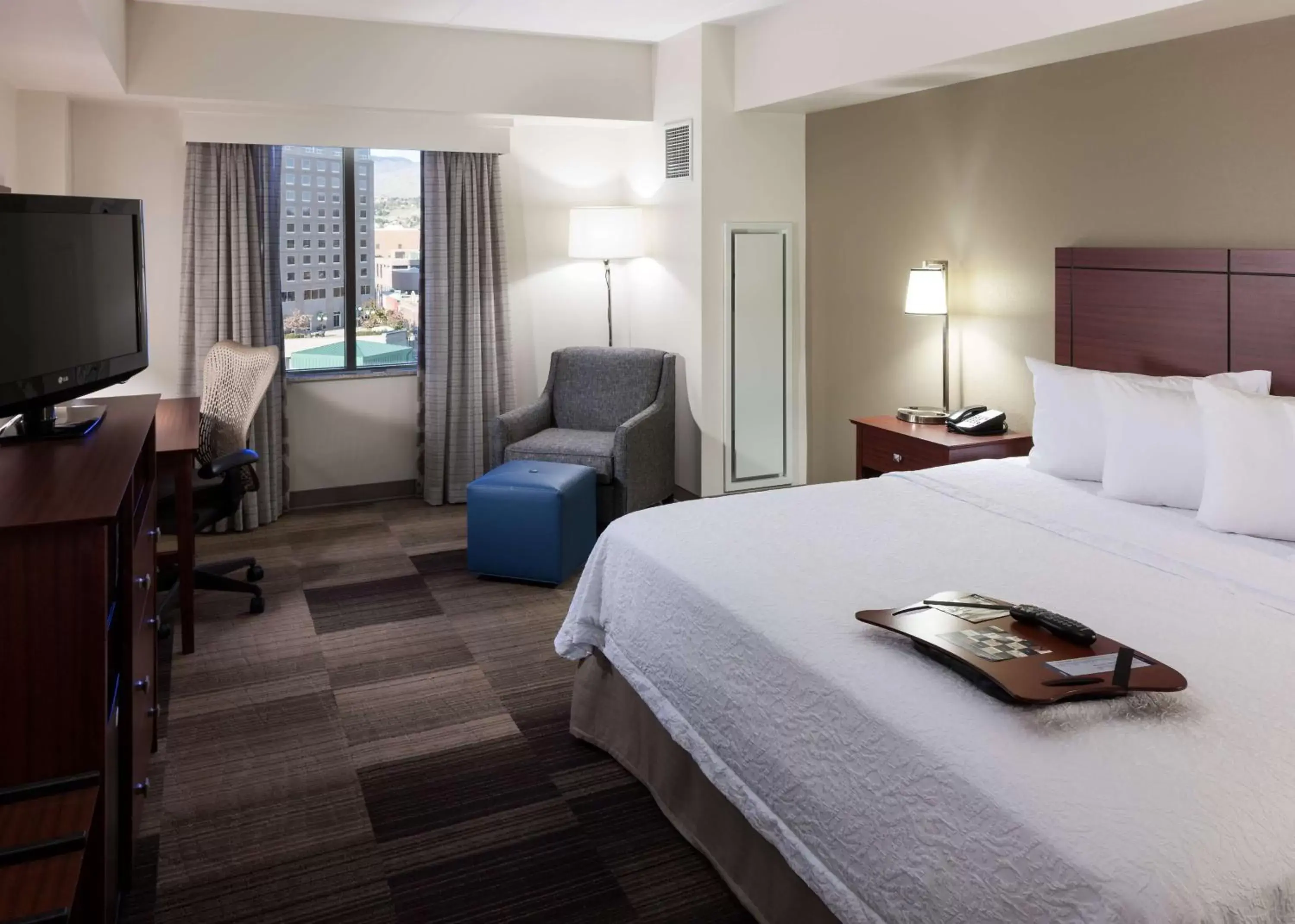 Bed in Hampton Inn & Suites Boise-Downtown