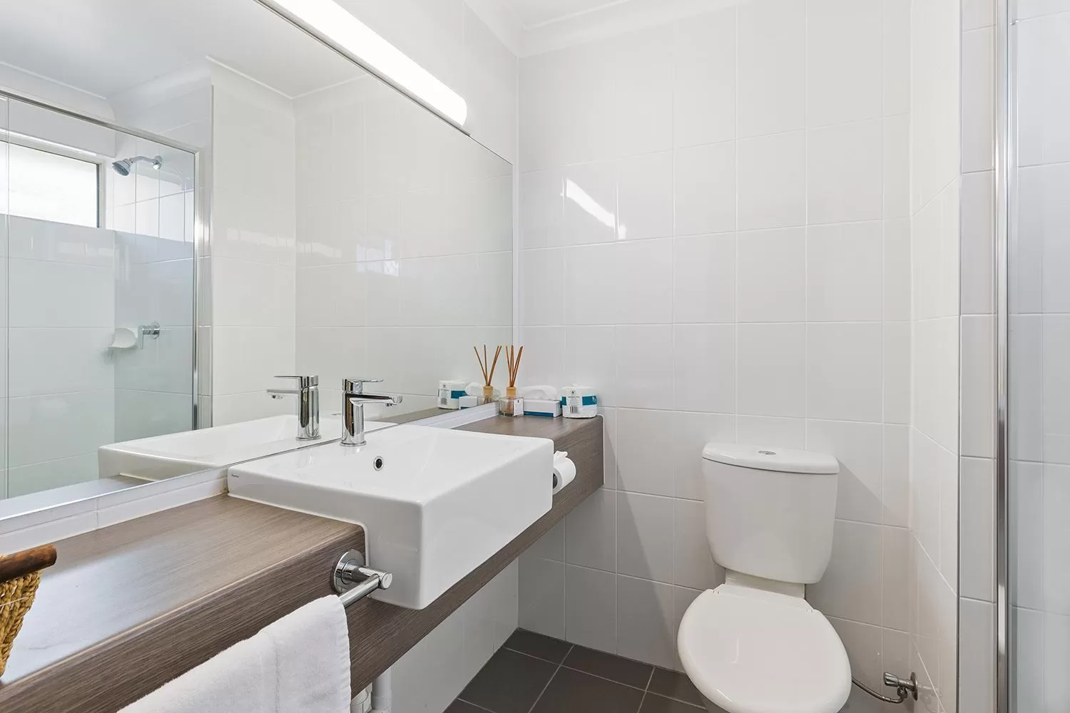 Bathroom in The Stirling Motel