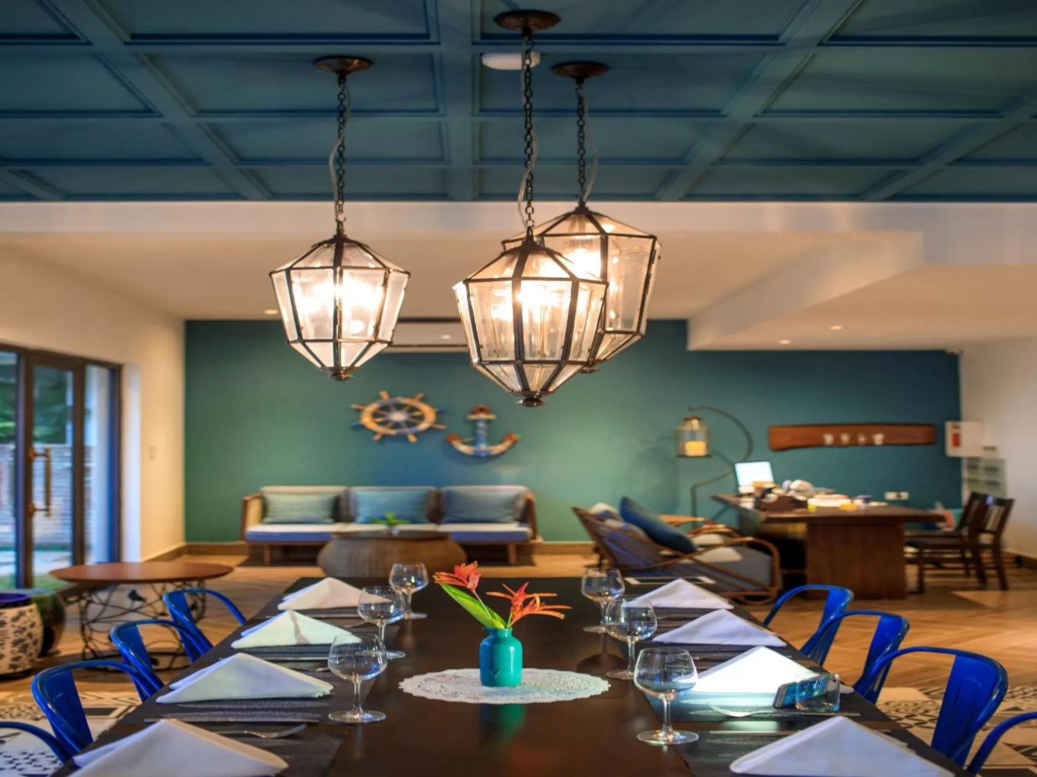 Restaurant/places to eat in The Blue Alcove Hotel