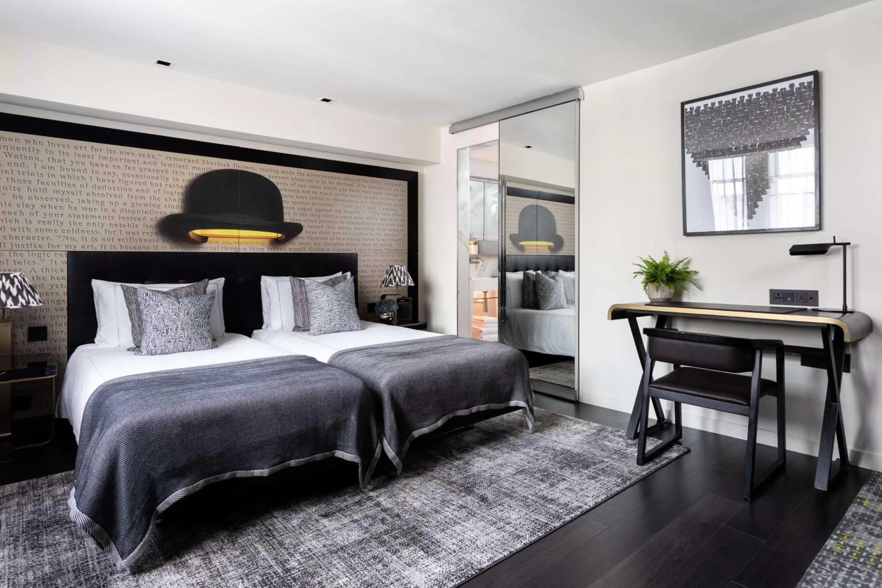 Bedroom, Bed in Holmes Hotel London