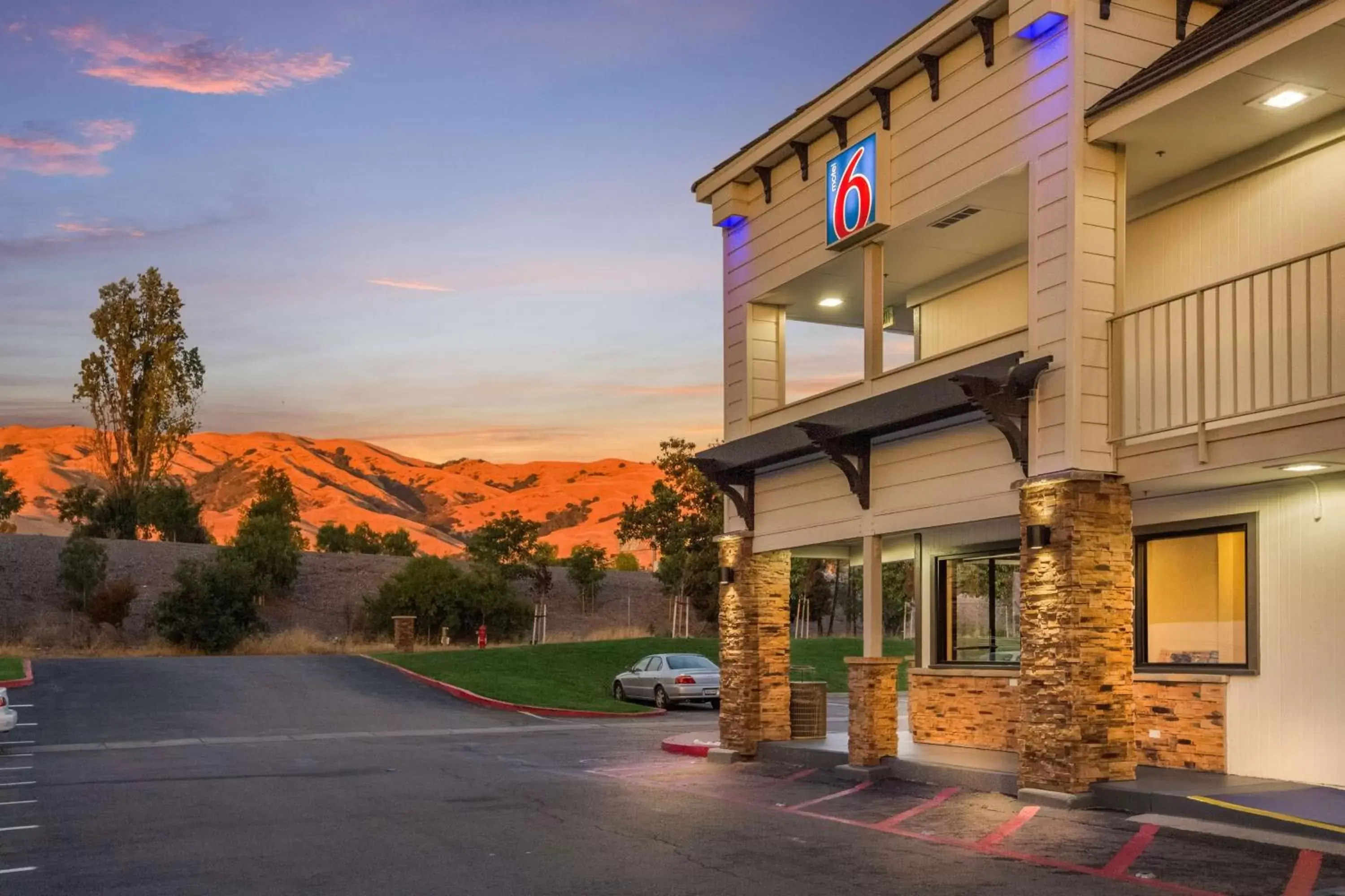 Property Building in Motel 6-Fremont, CA - South