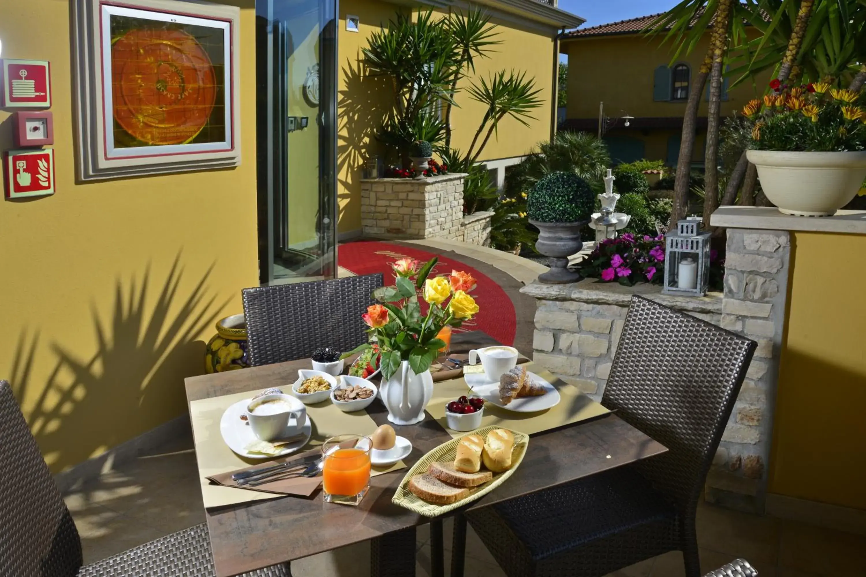 Balcony/Terrace, Restaurant/Places to Eat in Hotel Villa Tiziana