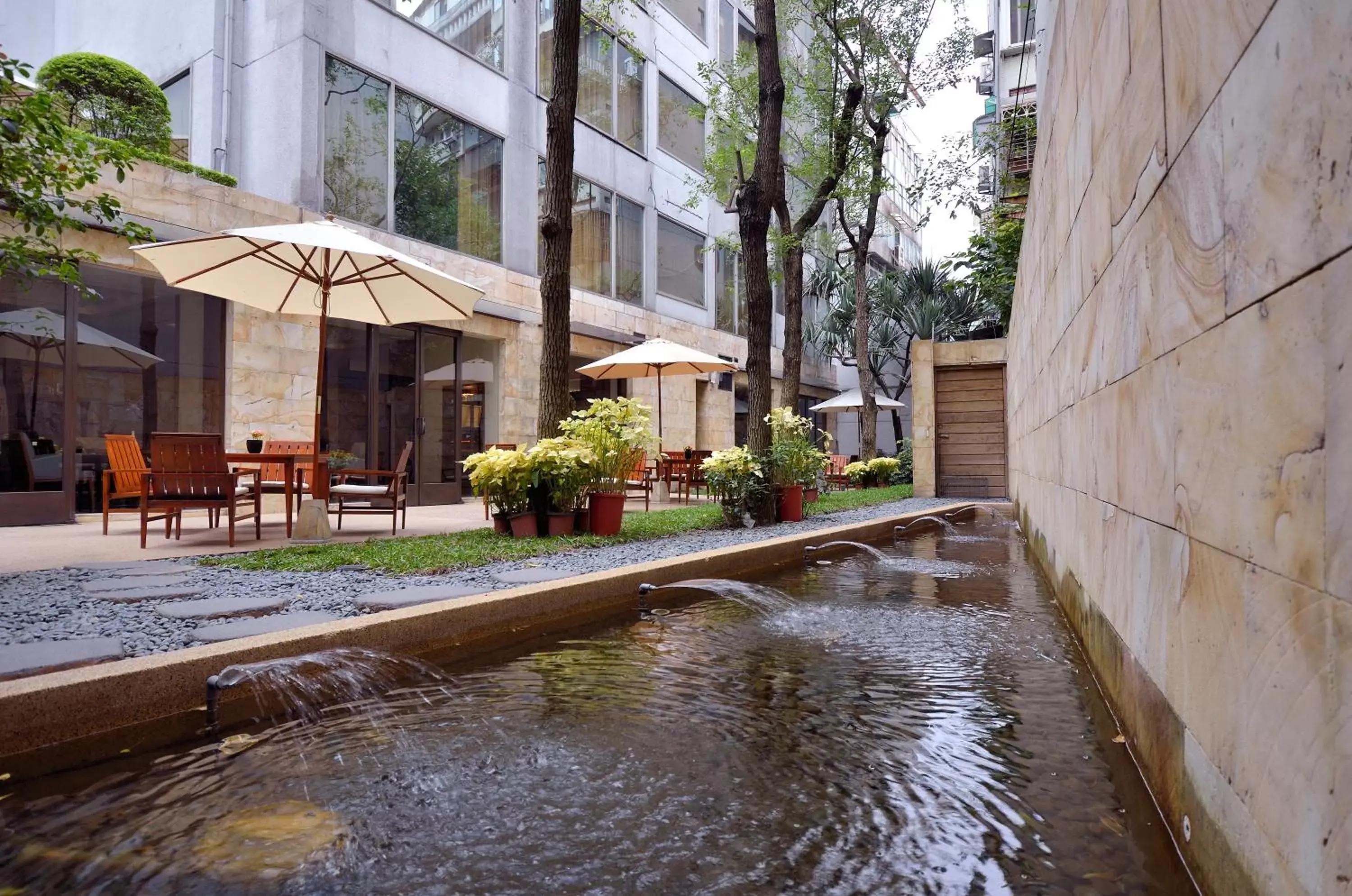 Garden, Swimming Pool in les suites taipei ching cheng