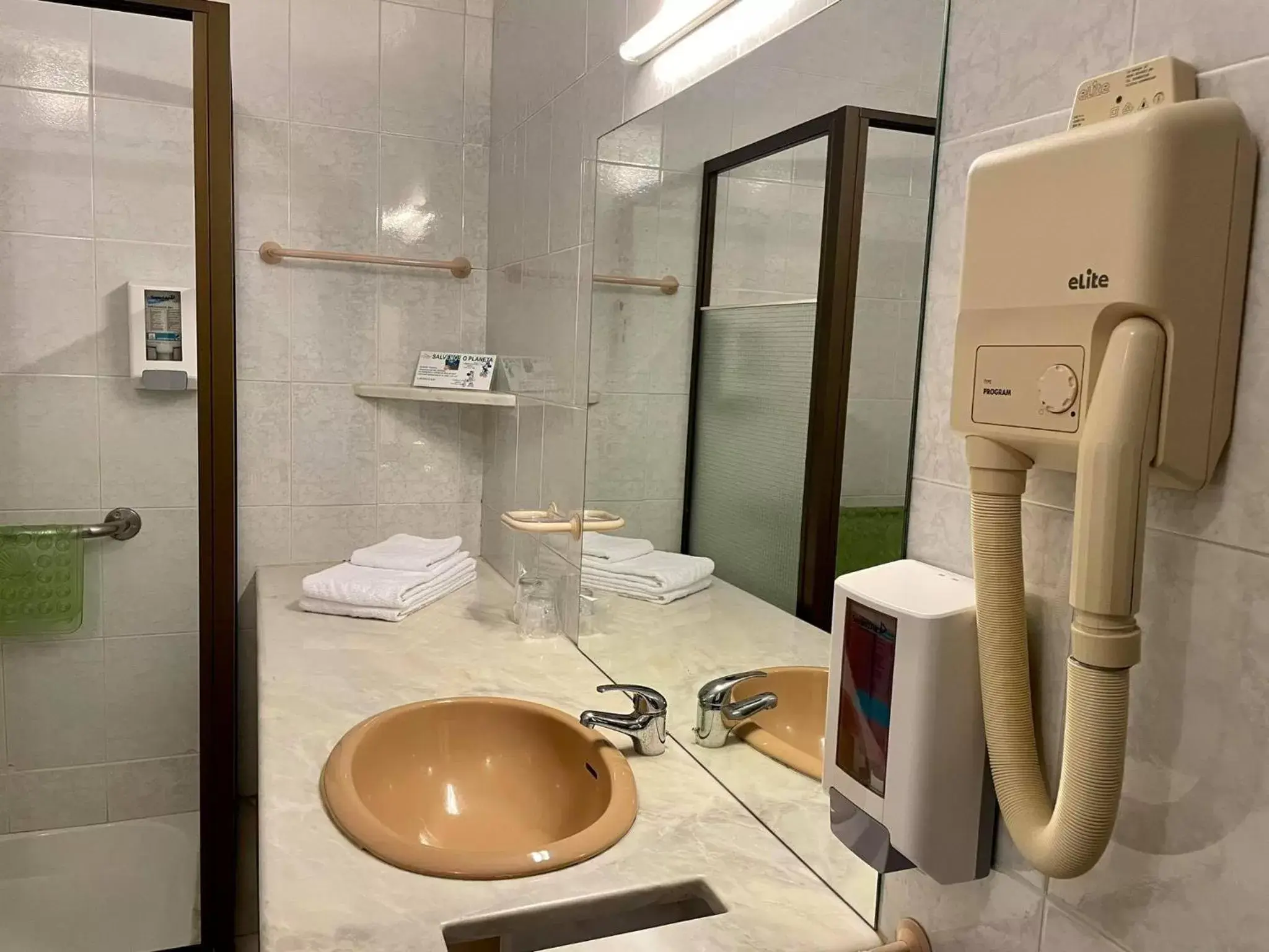 Shower, Bathroom in Hotel Rural A Coutada