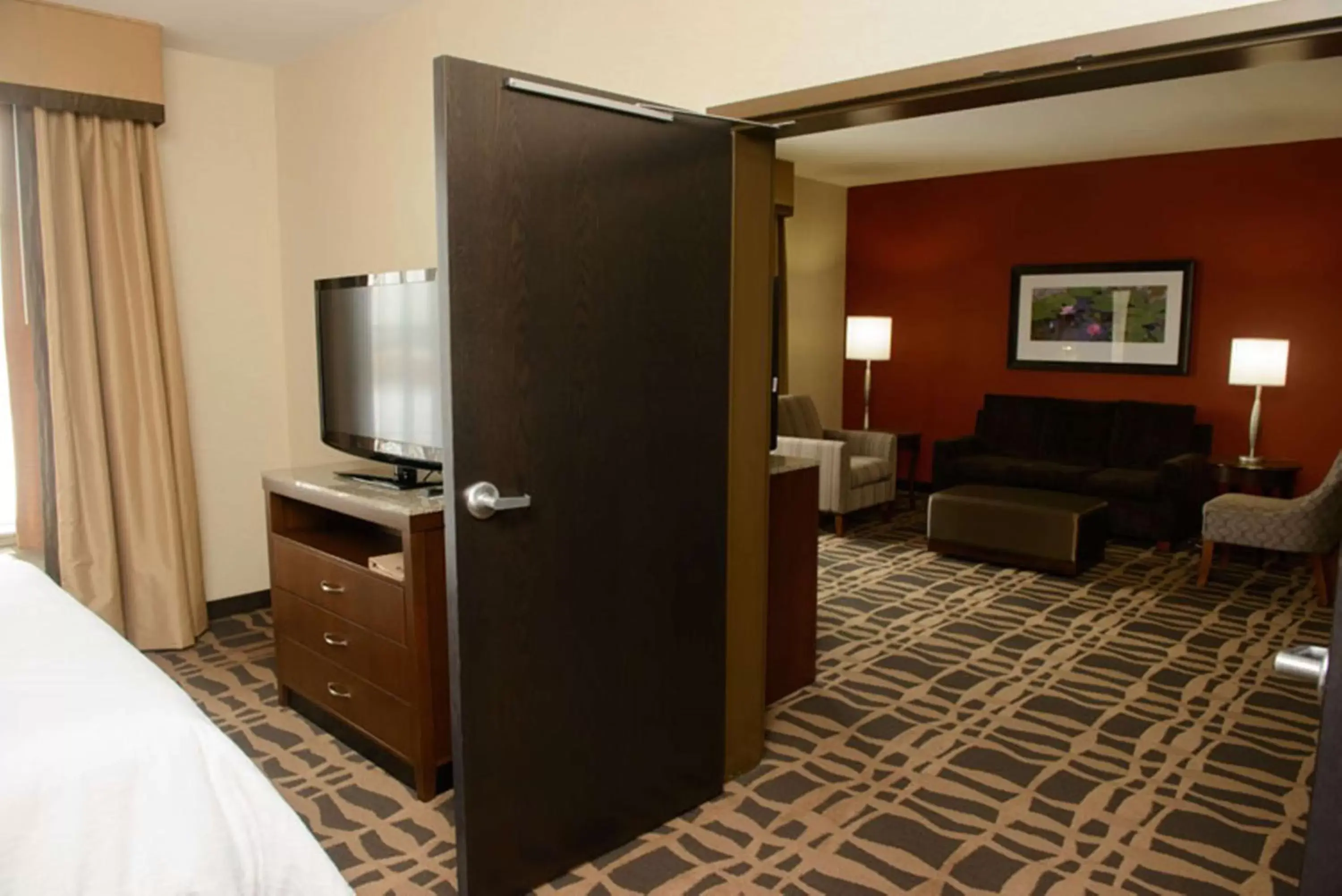 Bed, TV/Entertainment Center in Hilton Garden Inn Dayton South - Austin Landing