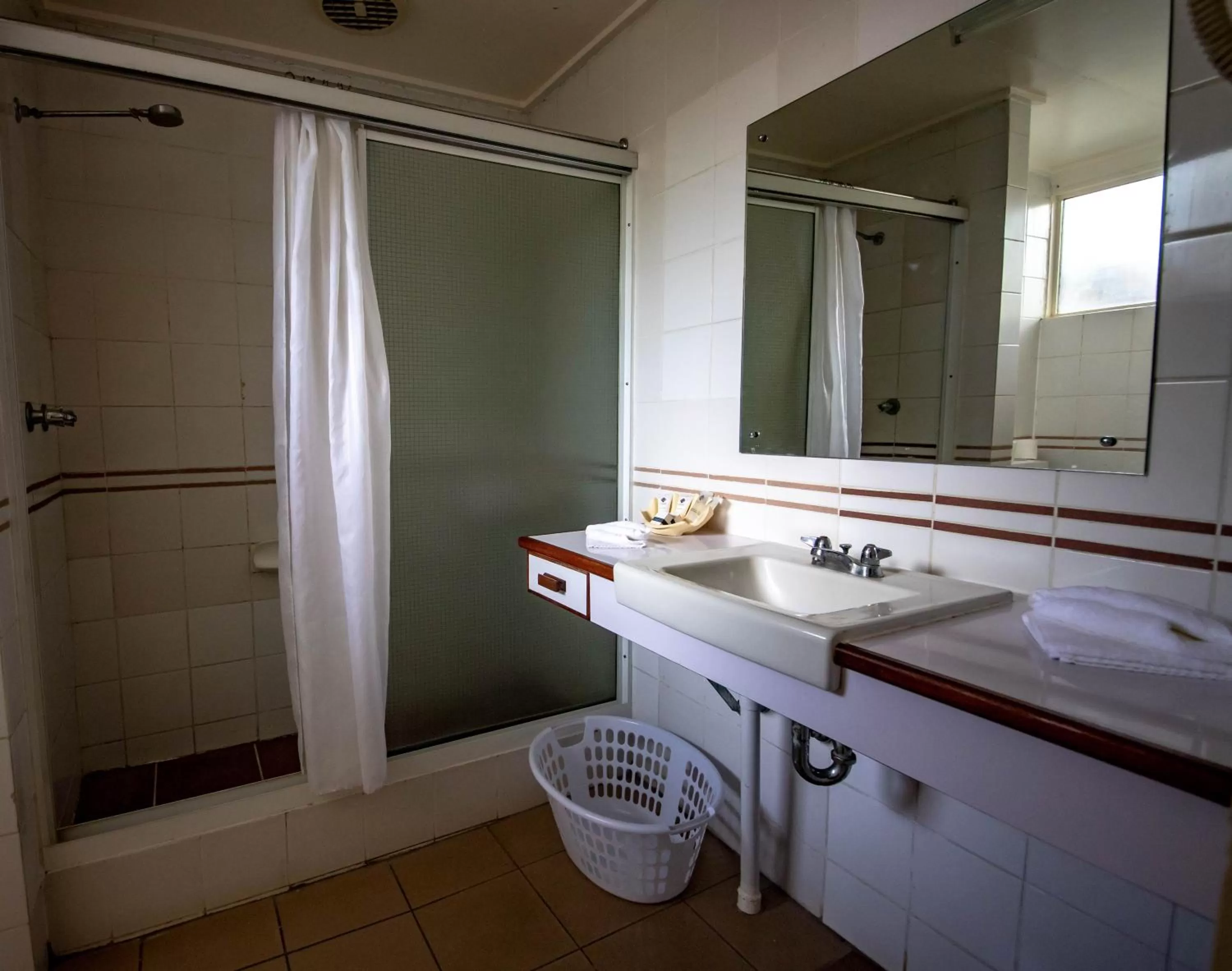 Shower in Bird Of Paradise Hotel
