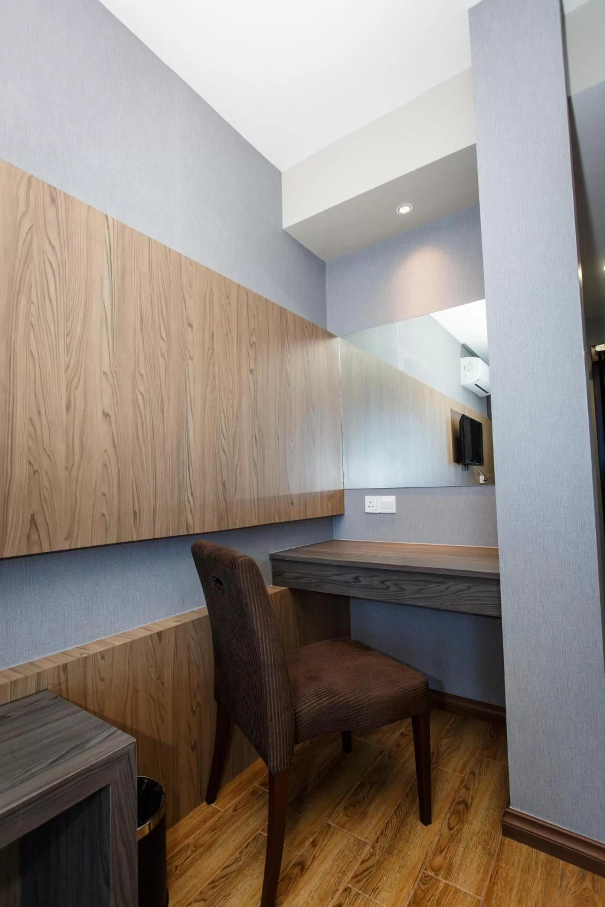 Seating area in Lintas Platinum Hotel