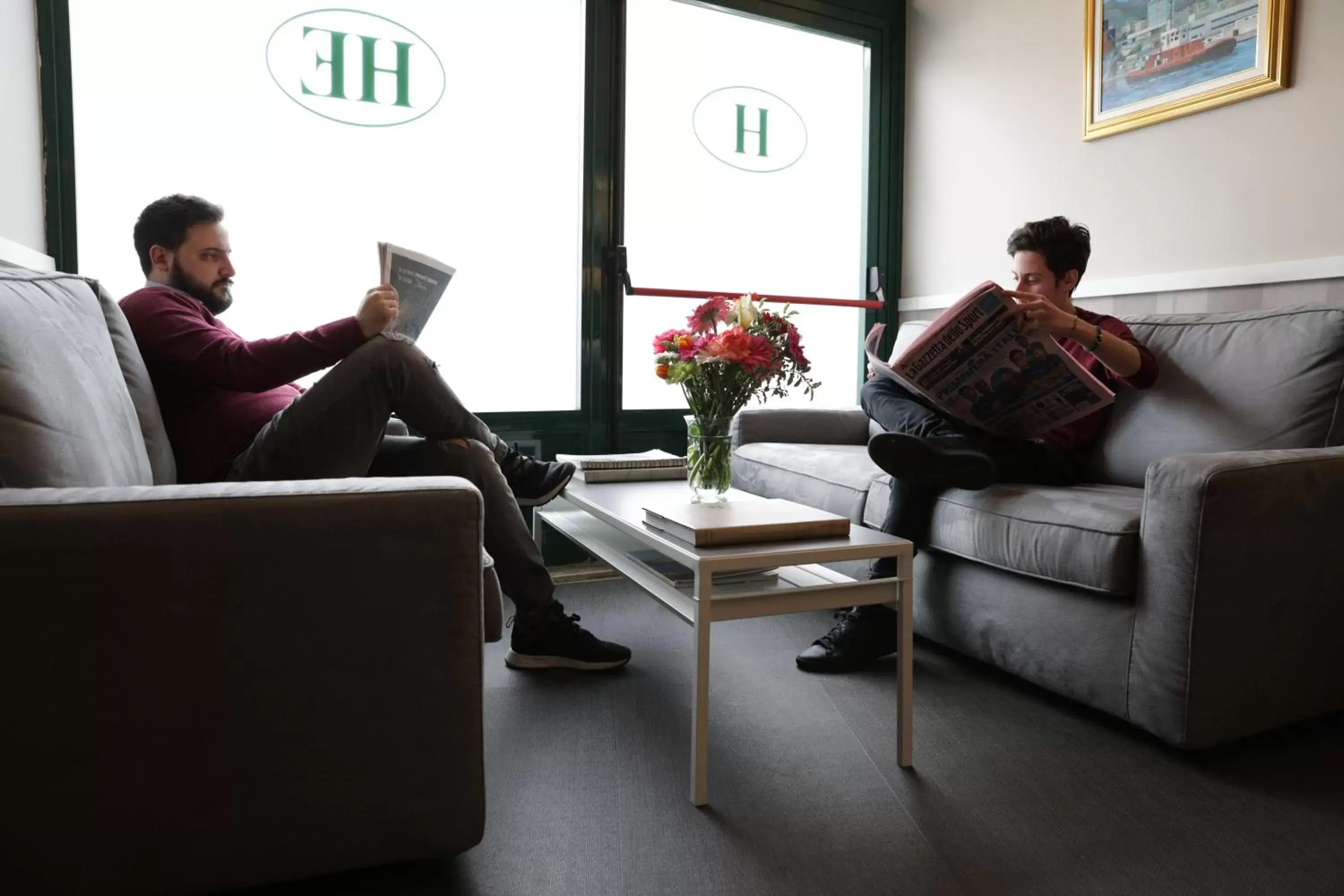 Communal lounge/ TV room in Hotel Helvetia