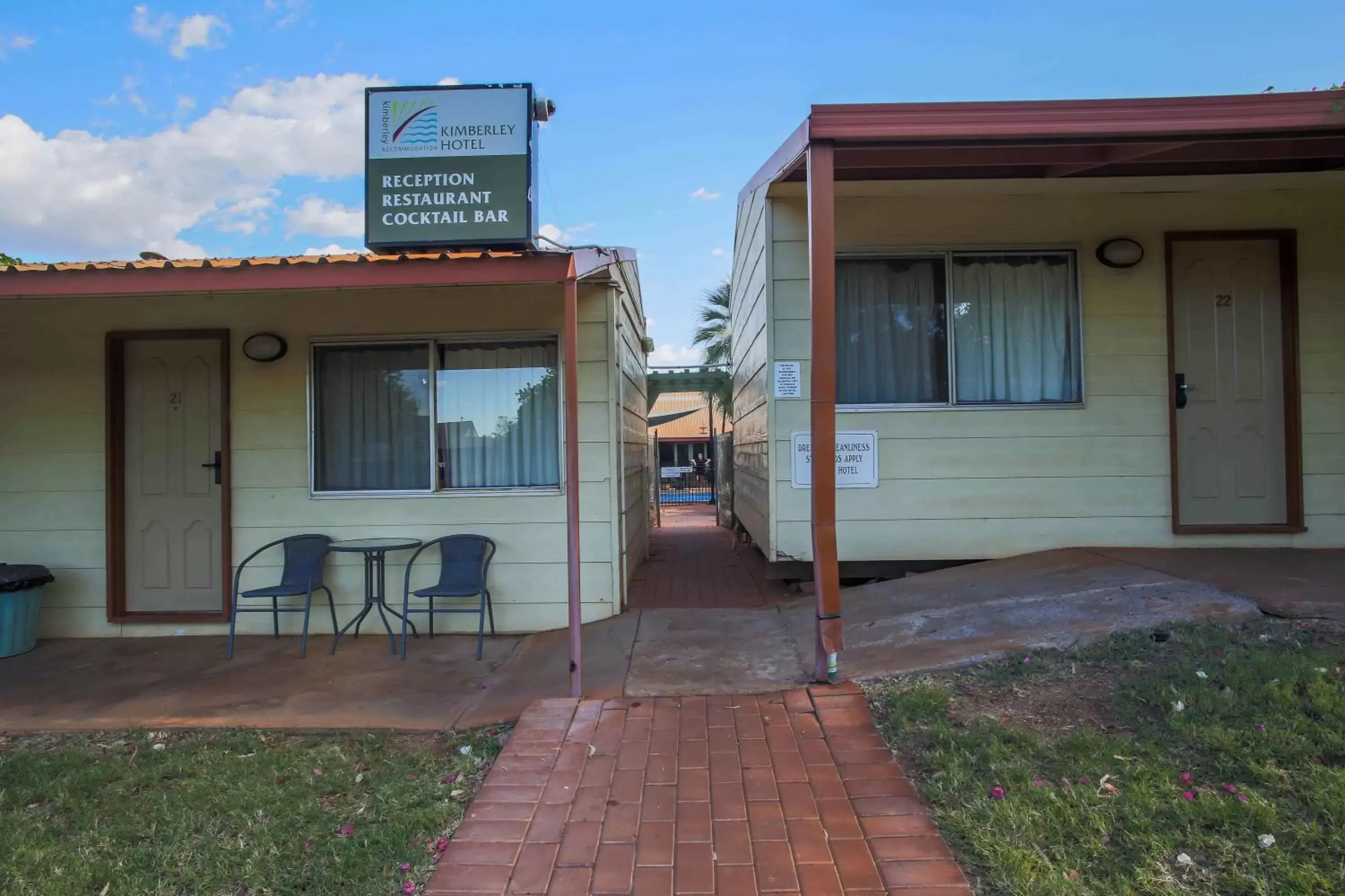 Facade/entrance in Kimberley Hotel