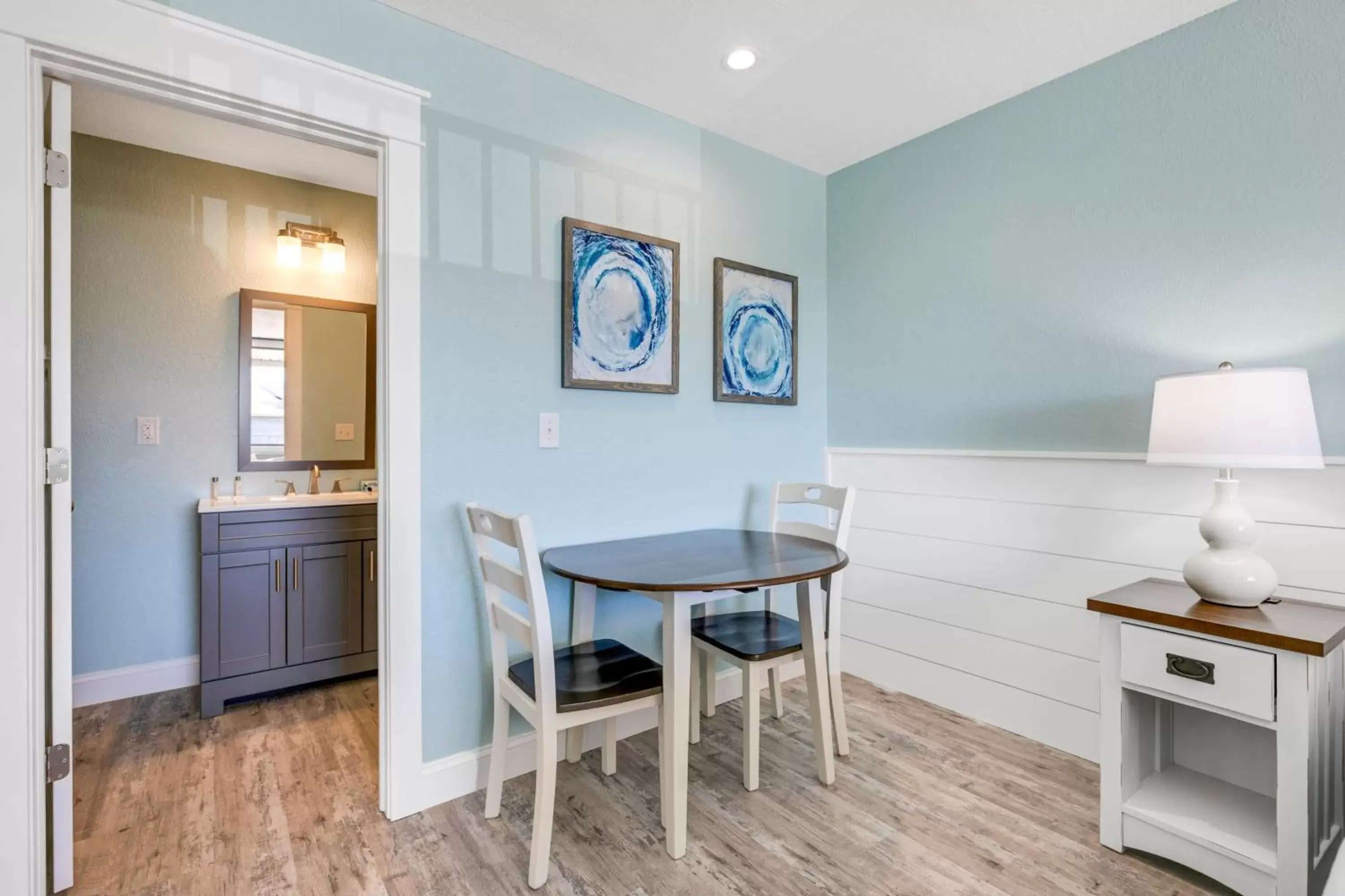 Dining Area in John Yancey Oceanfront Inn