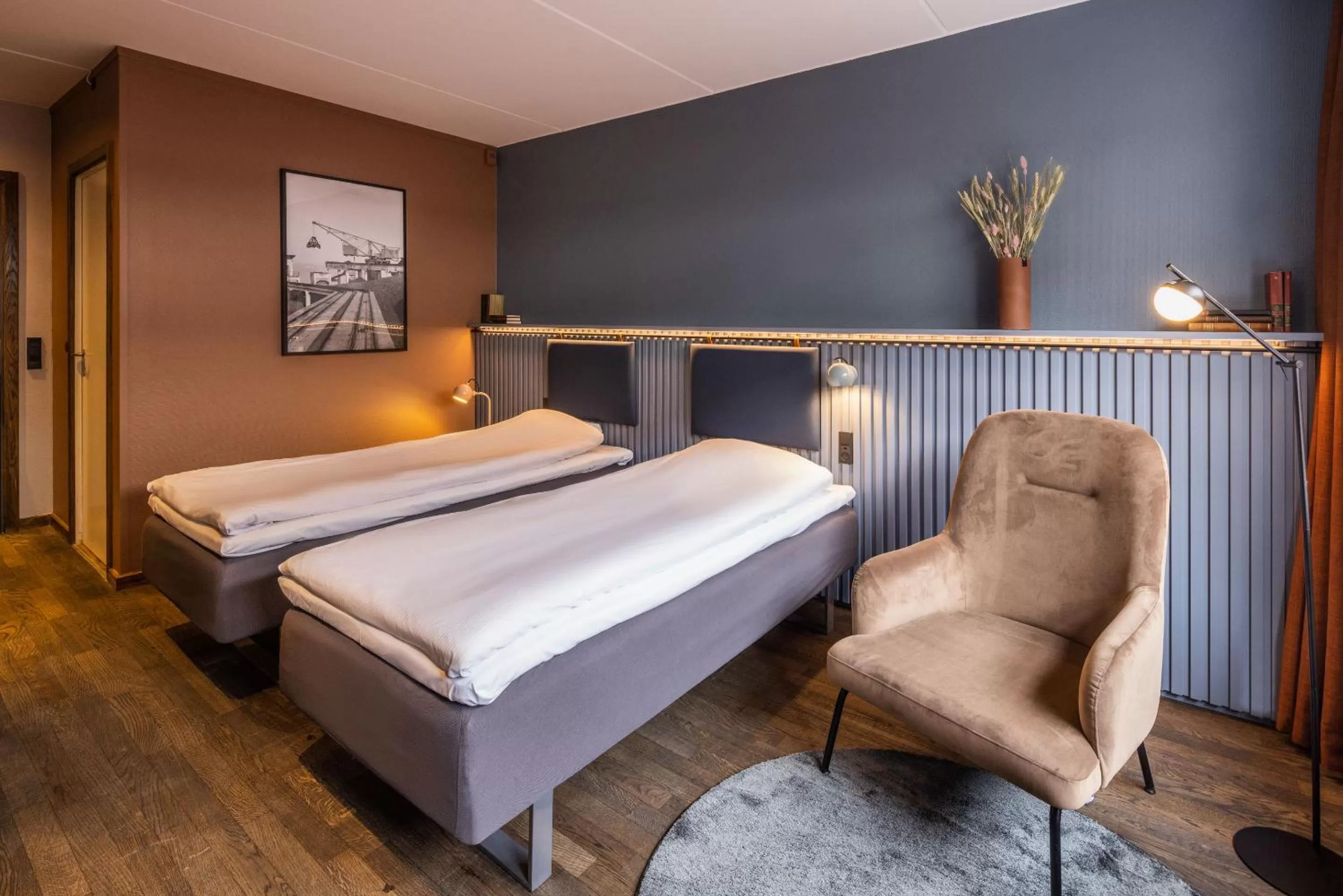 Photo of the whole room, Bed in Pier 5 Hotel