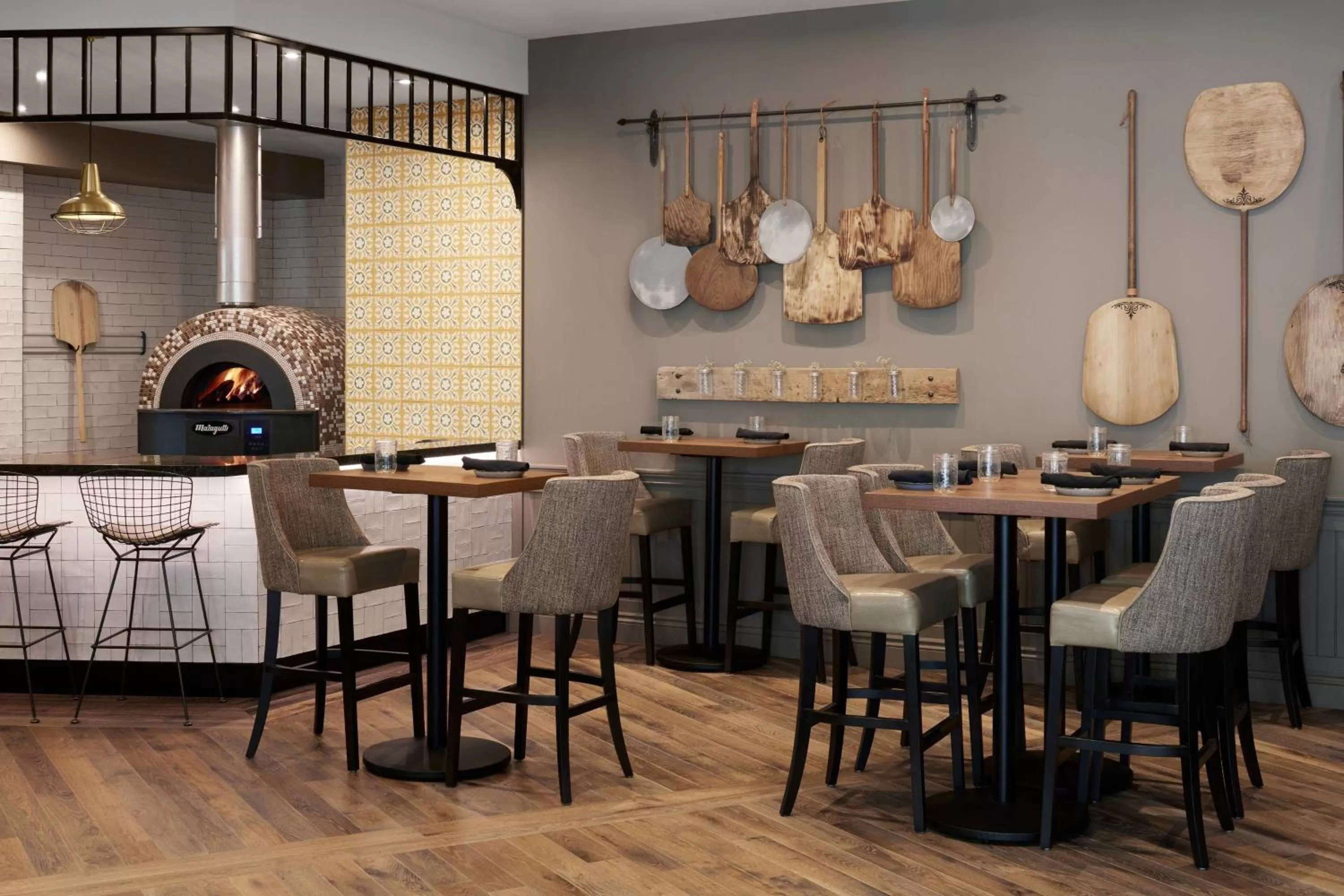 Lounge or bar in Delta Hotels by Marriott Guelph Conference Centre