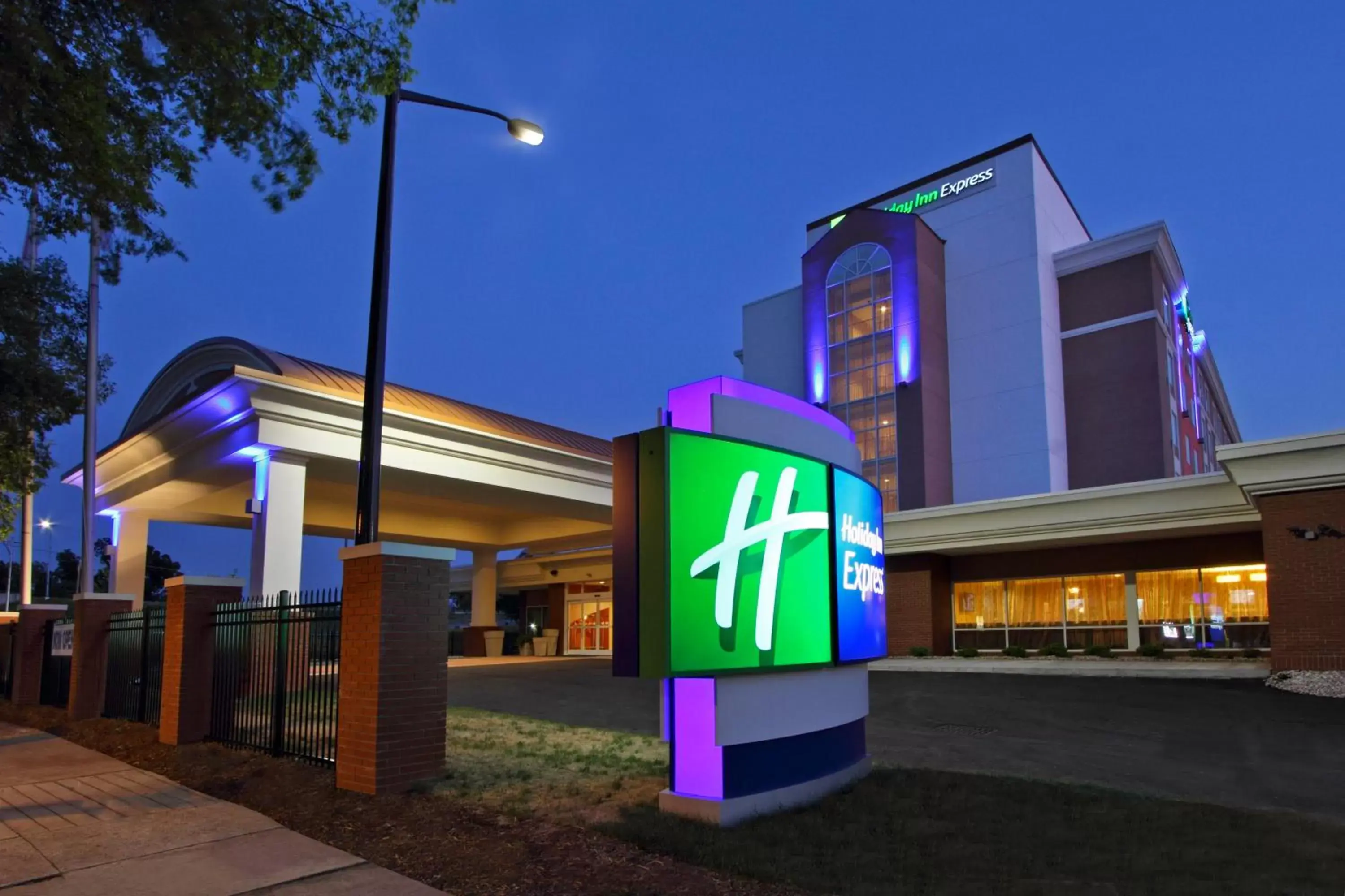 Property Building in Holiday Inn Express Augusta Downtown, an IHG Hotel