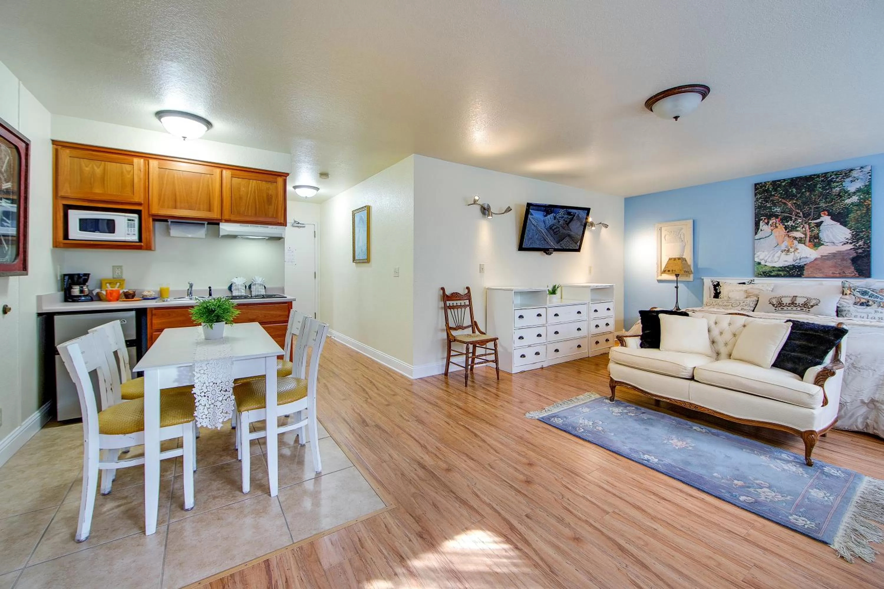 Kitchen or kitchenette in Stratford Inn