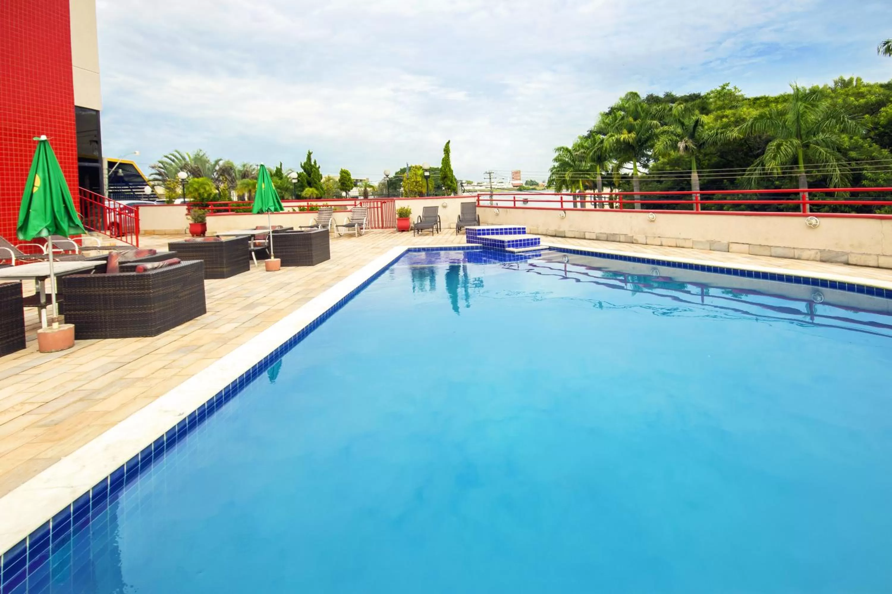 Swimming pool in Hotel Dan Inn Campinas Anhanguera - By Nacional Inn