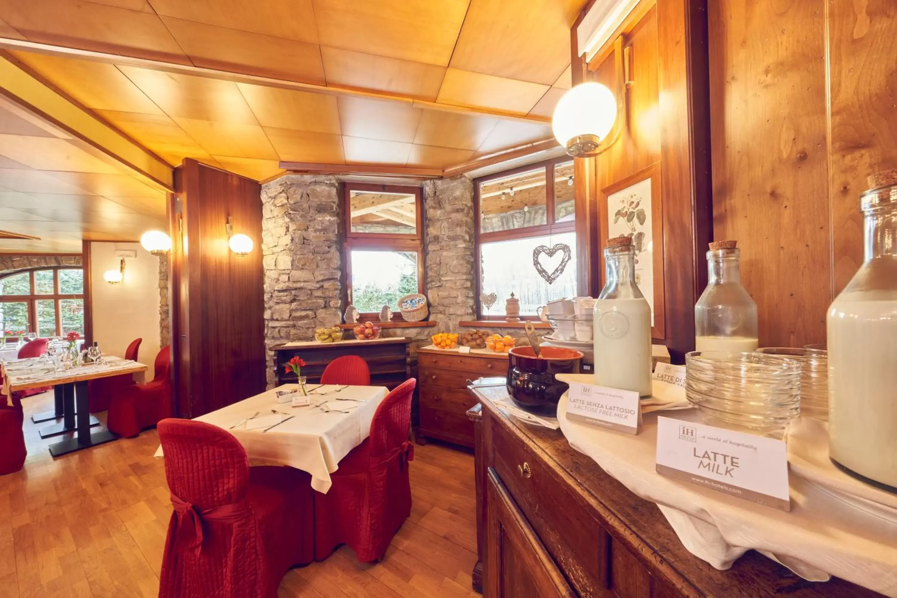 Breakfast, Restaurant/Places to Eat in iH Hotels Courmayeur Mont Blanc