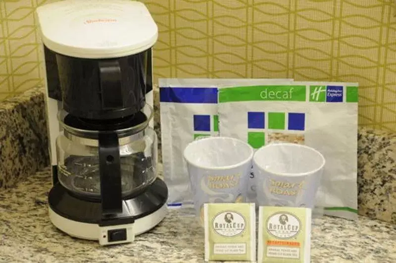 Coffee/tea facilities in Holiday Inn Express Stephens City, an IHG Hotel