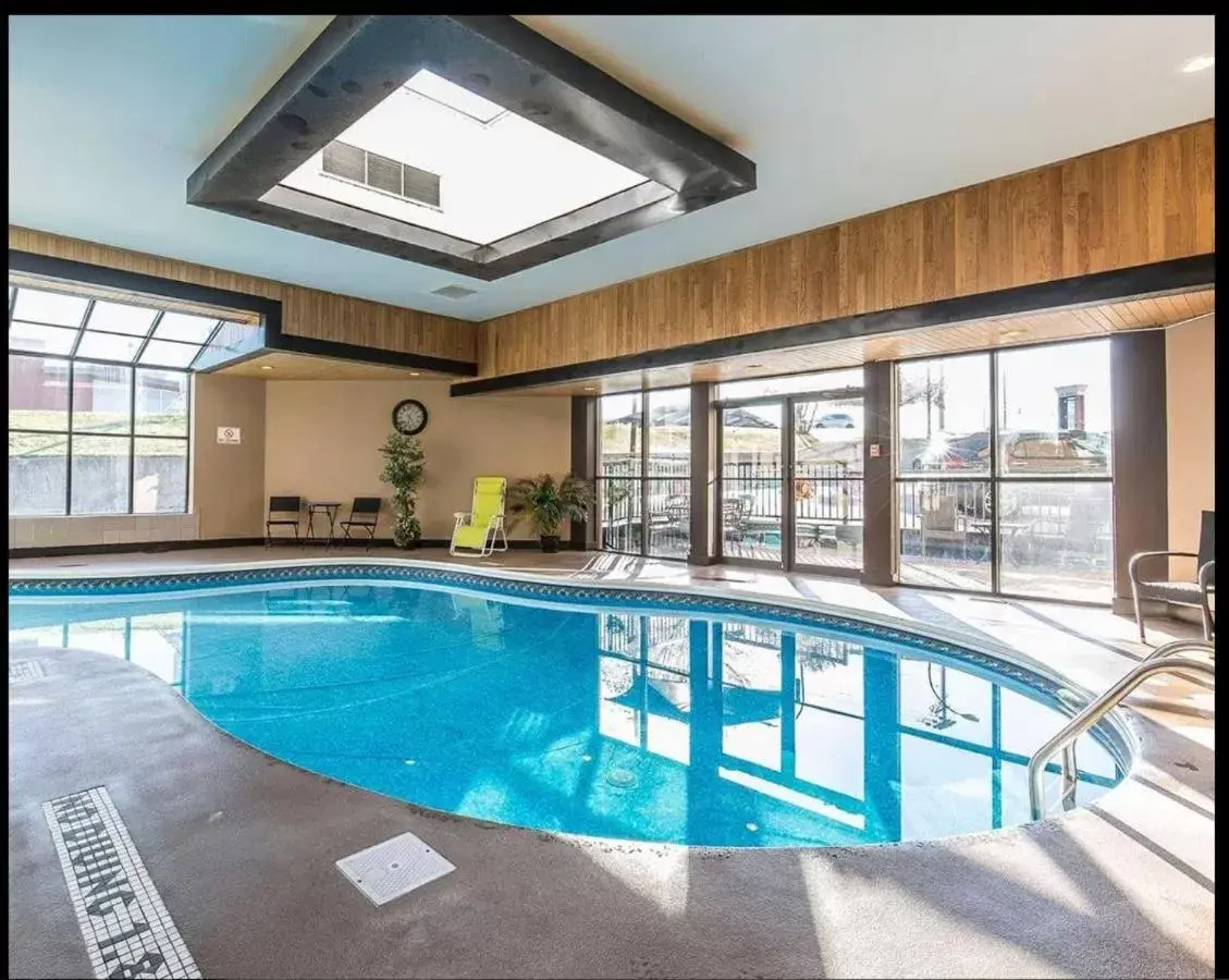 , Swimming Pool in Wyndham Garden Medicine Hat Conference Center