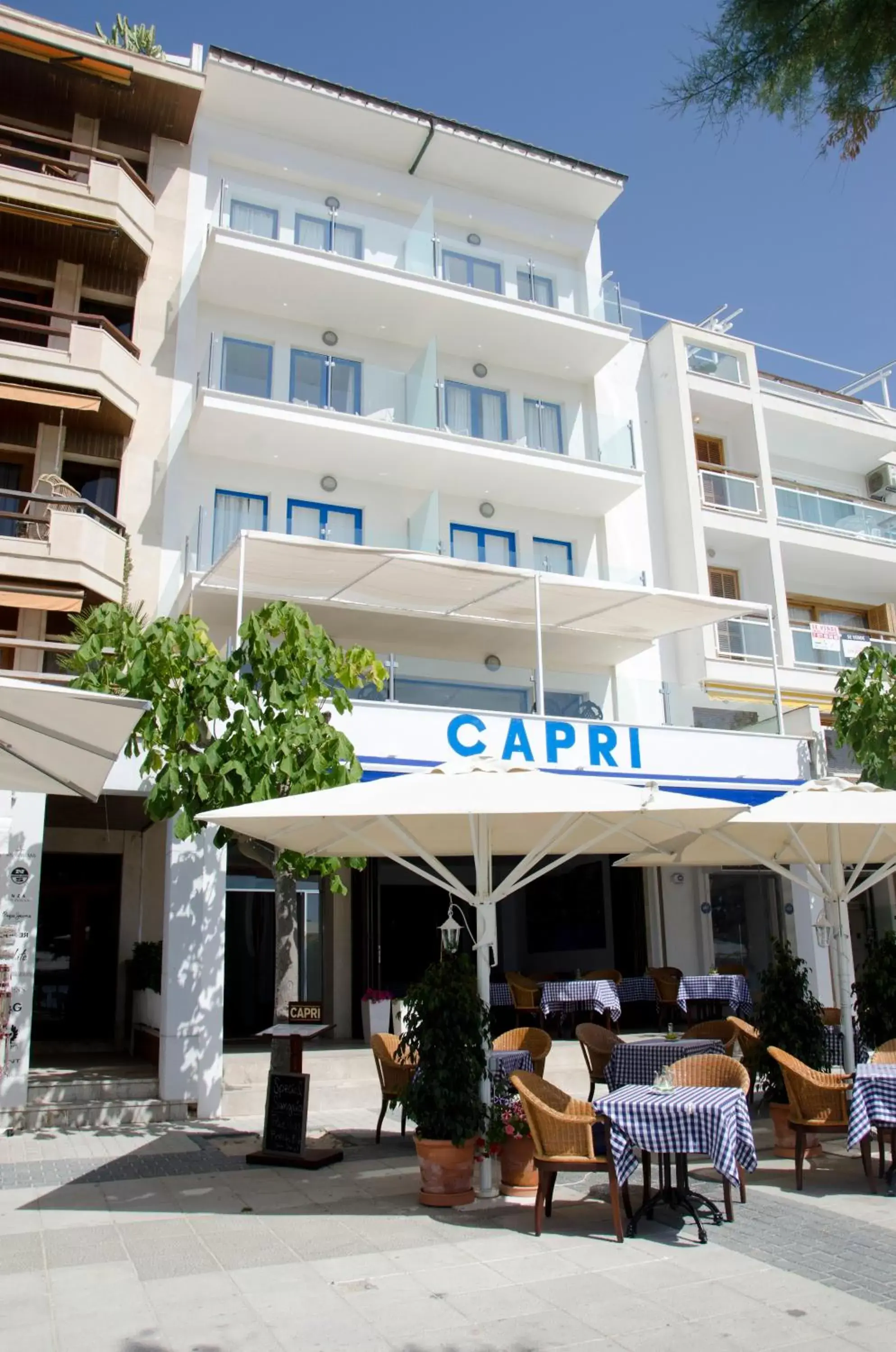 Facade/entrance, Property Building in Hotel Capri