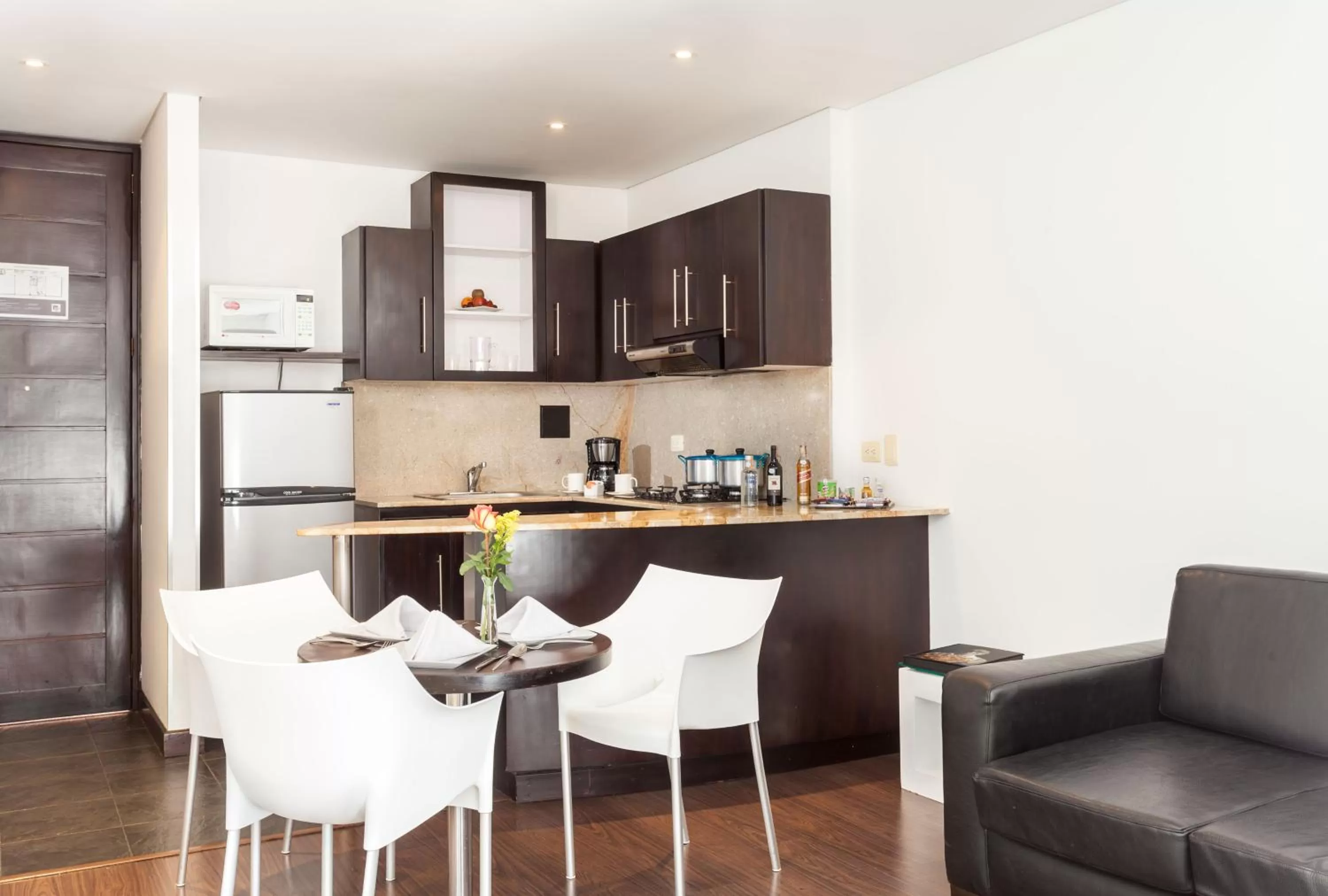 Kitchen or kitchenette in Hotel 104 Art Suites