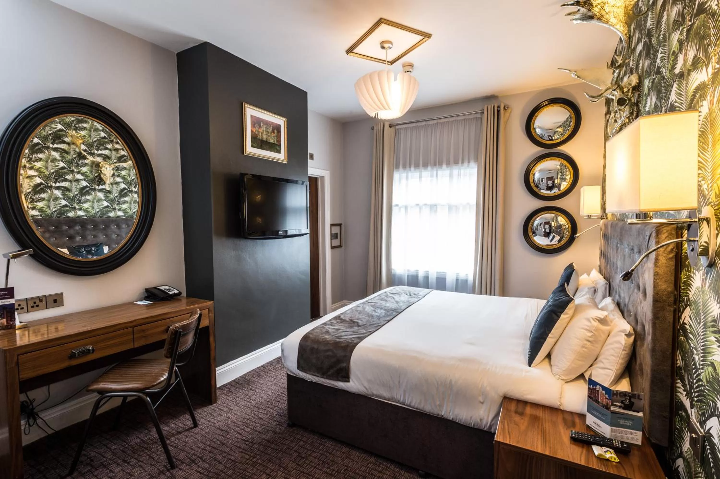 TV and multimedia, Bed in Mercure Nottingham City Centre Hotel