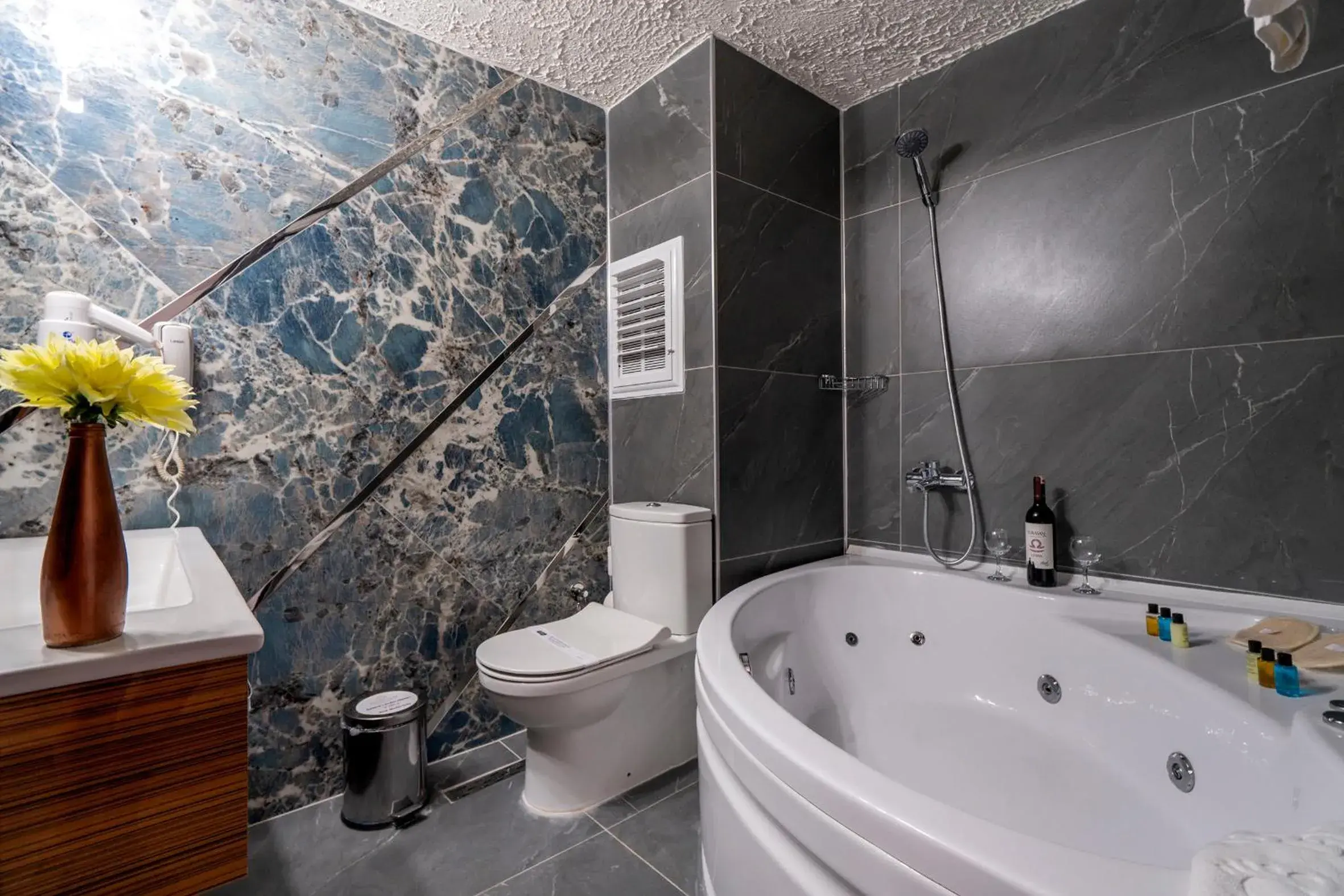 Shower, Bathroom in SIGNATURE GARDEN AVANOS Hotel & SPA