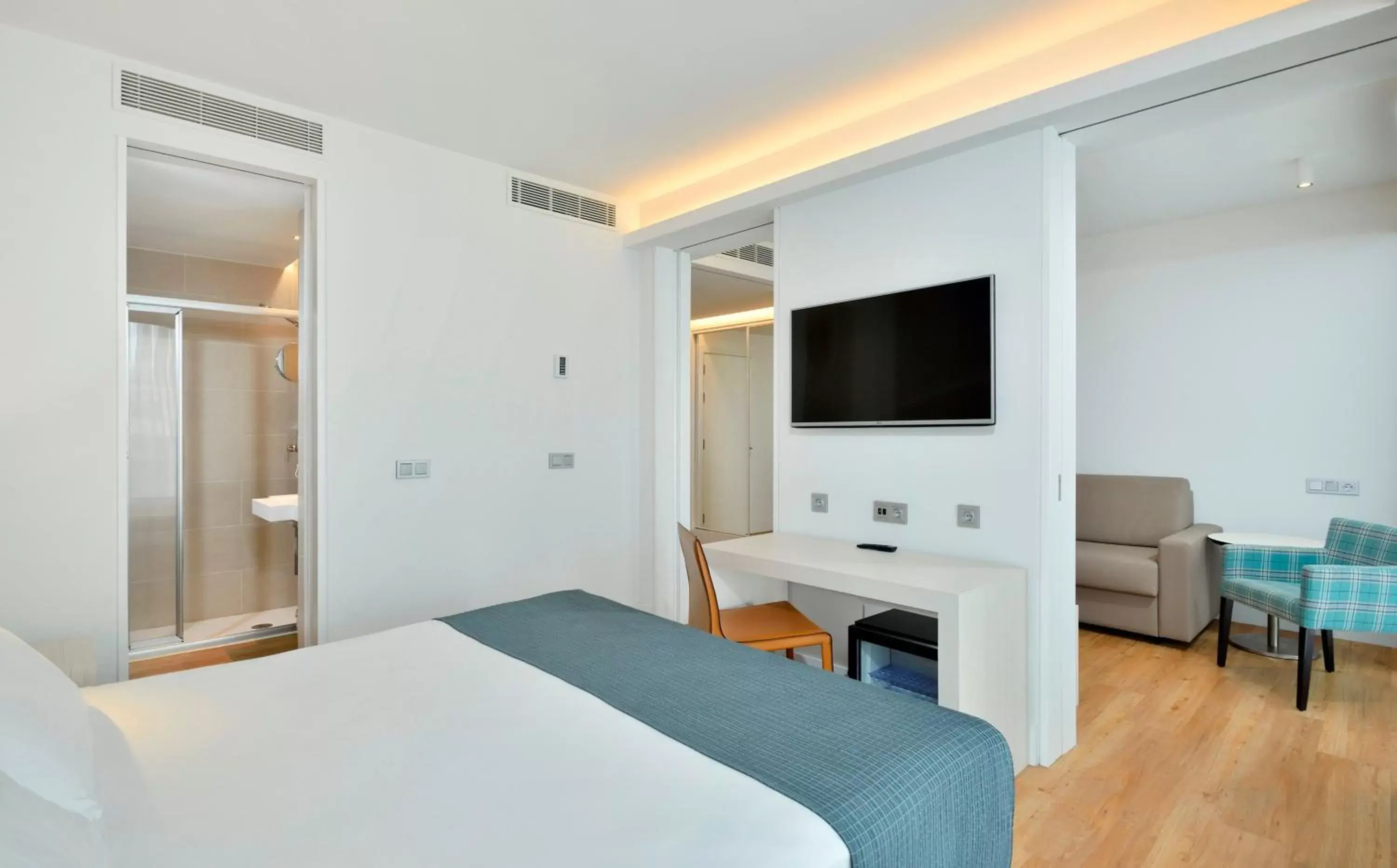 Xtra Sol Family Suite (2 Adults + 2 Children) in Sol Torremolinos - Don Pedro