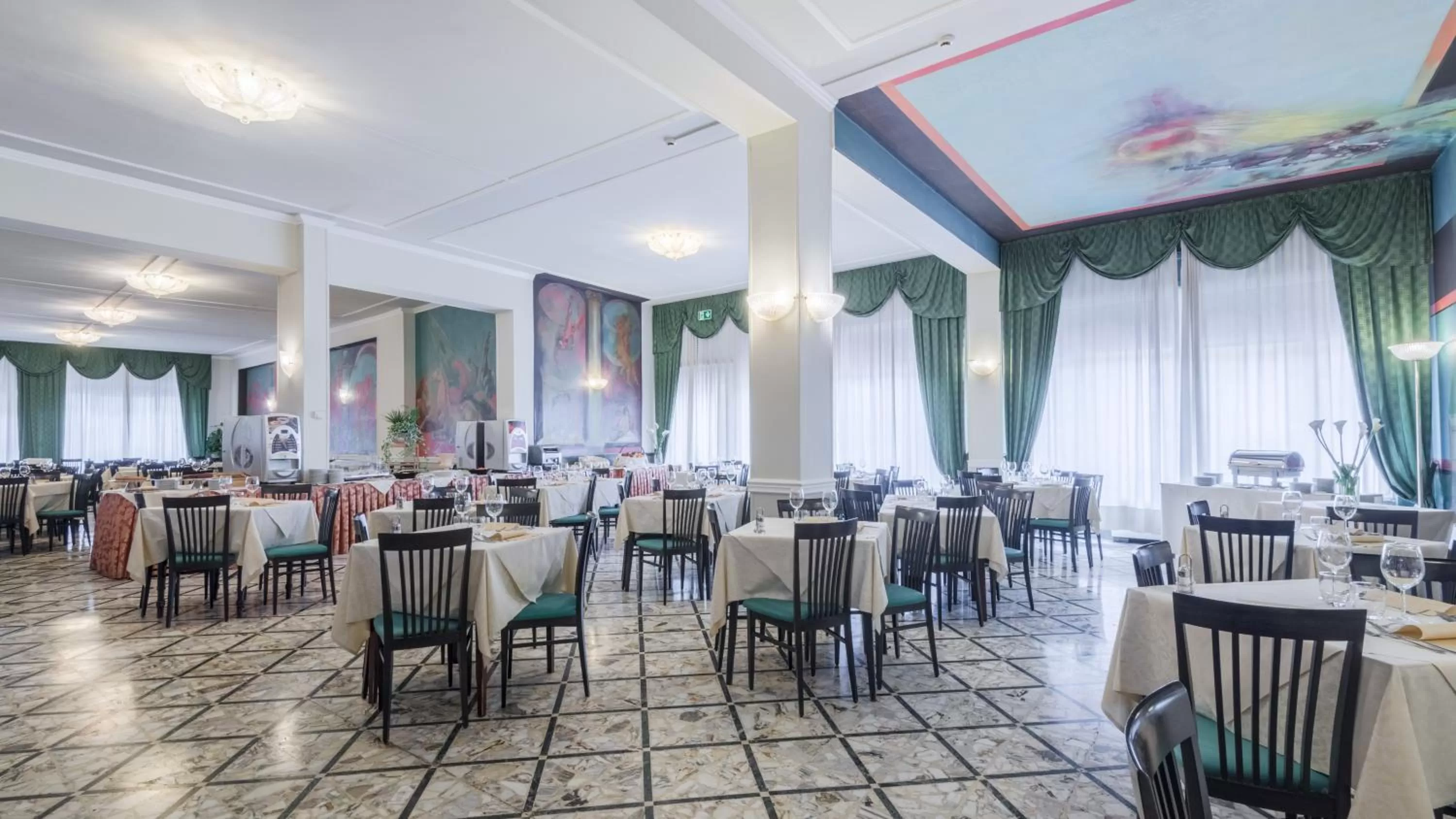 Restaurant/places to eat in Hotel Minerva Palace