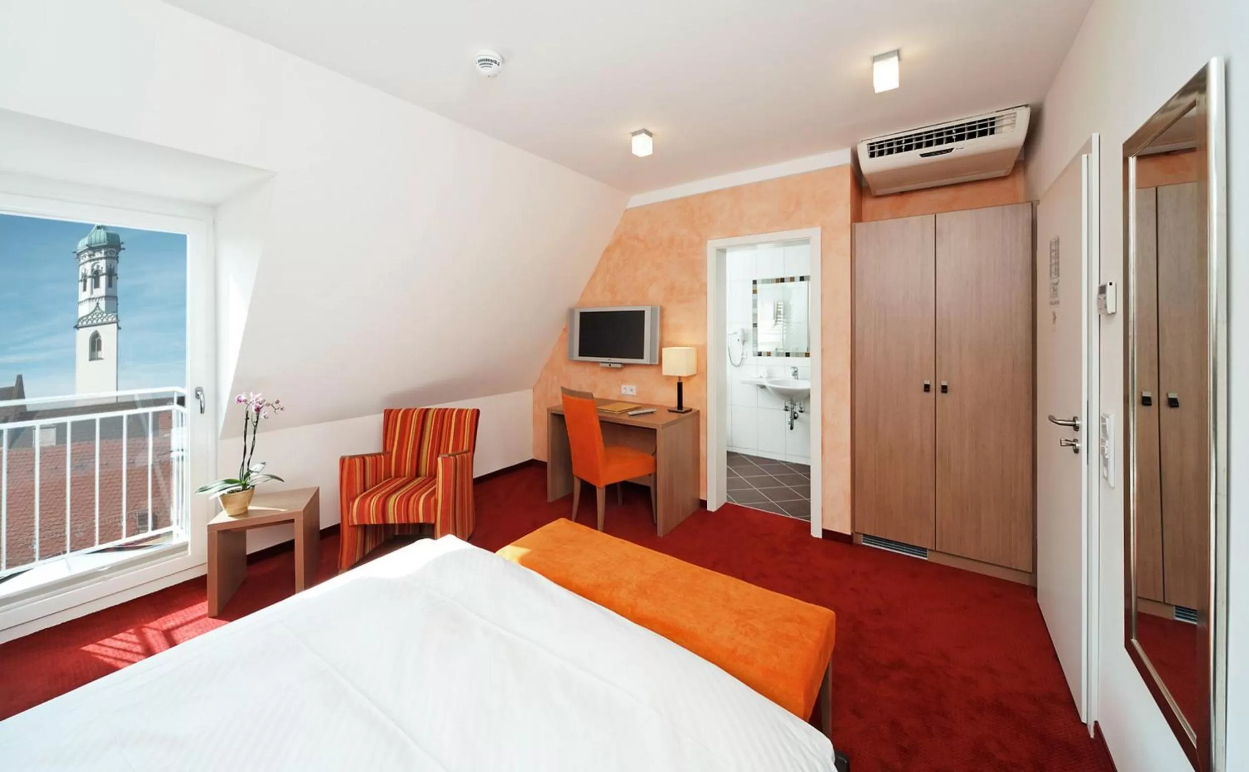 Bathroom, Bed in Hotel Weisses Ross