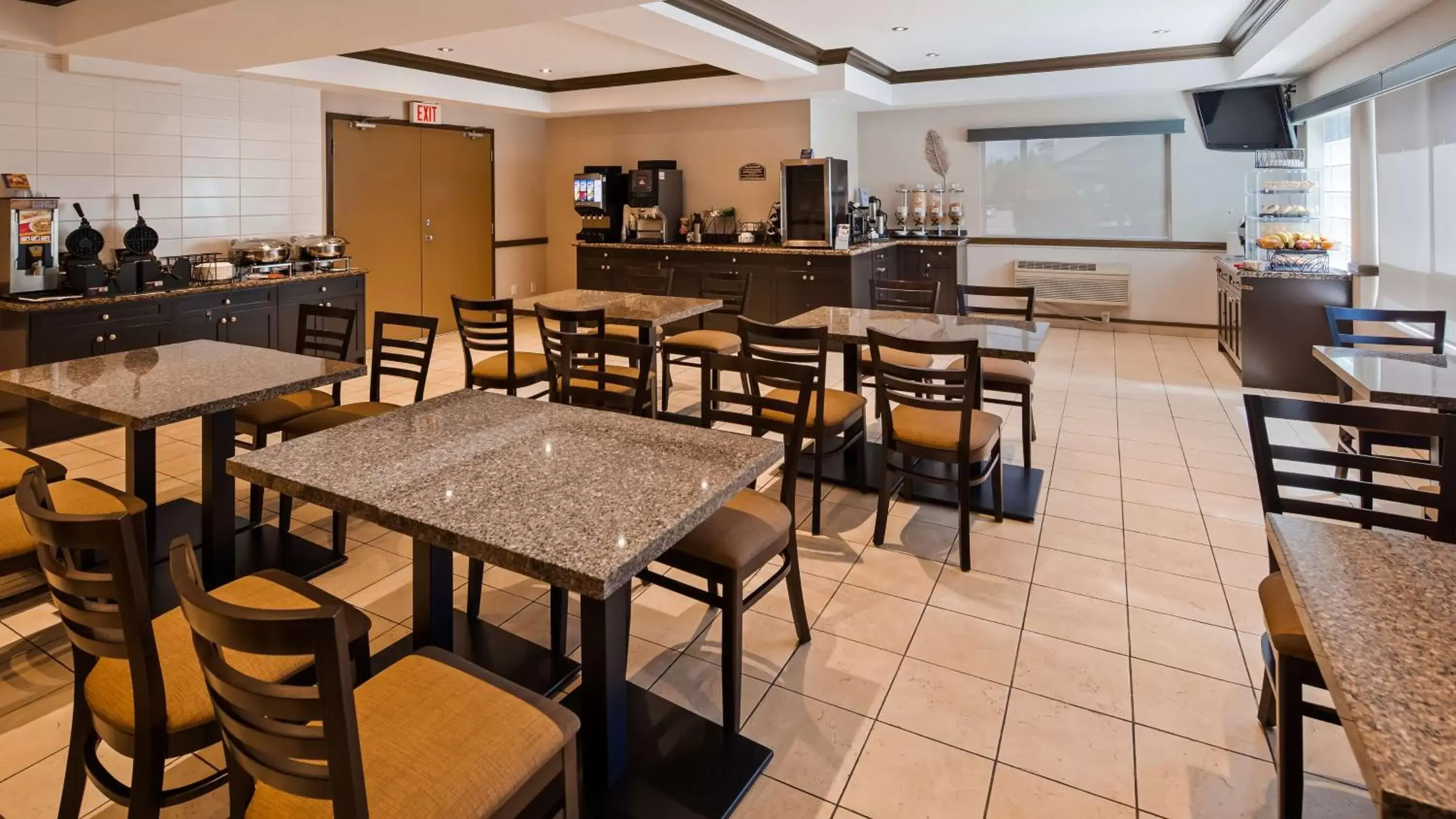 Restaurant/Places to Eat in Best Western King George Inn & Suites