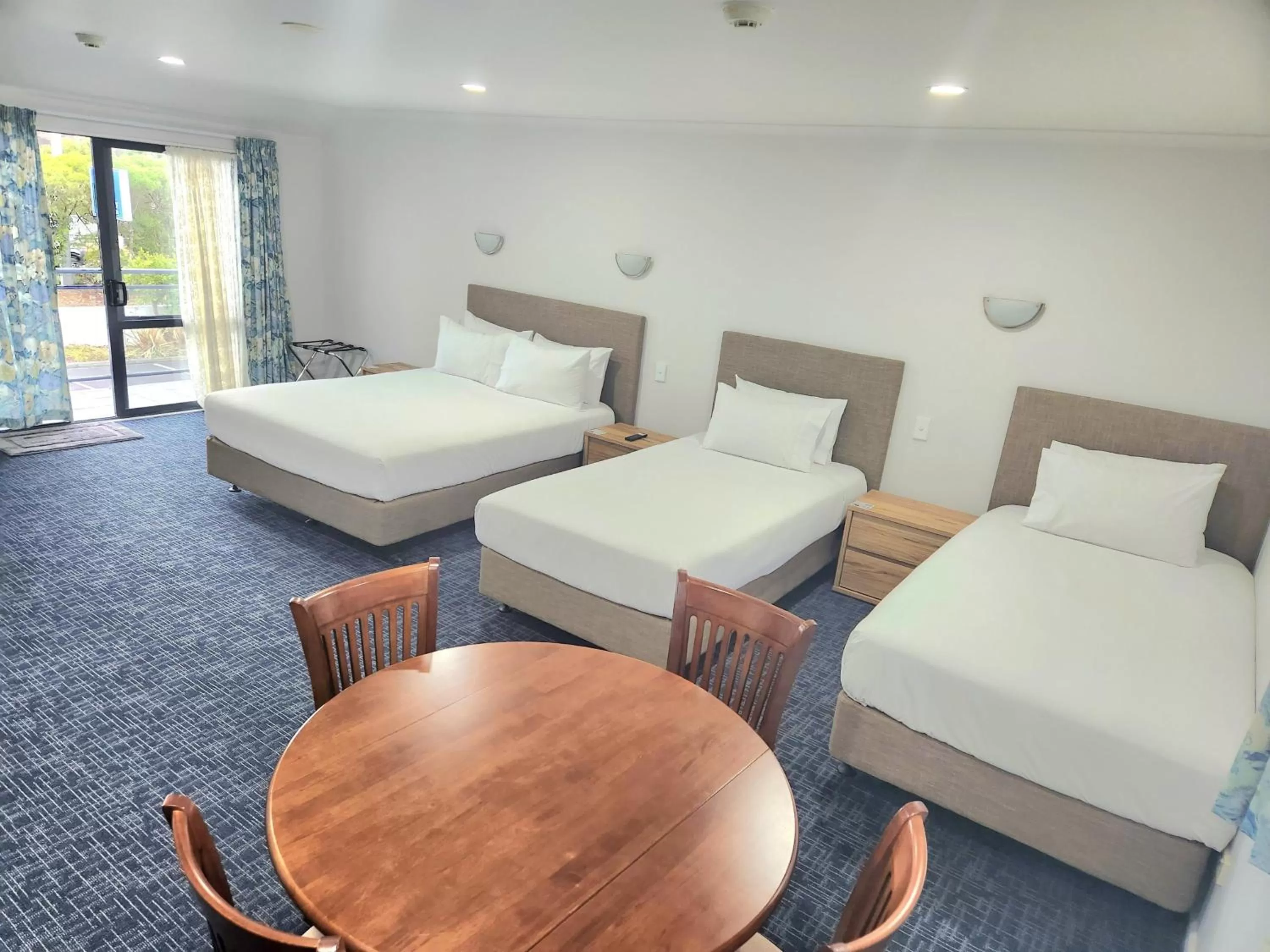 Bed in Botany Palms Motel