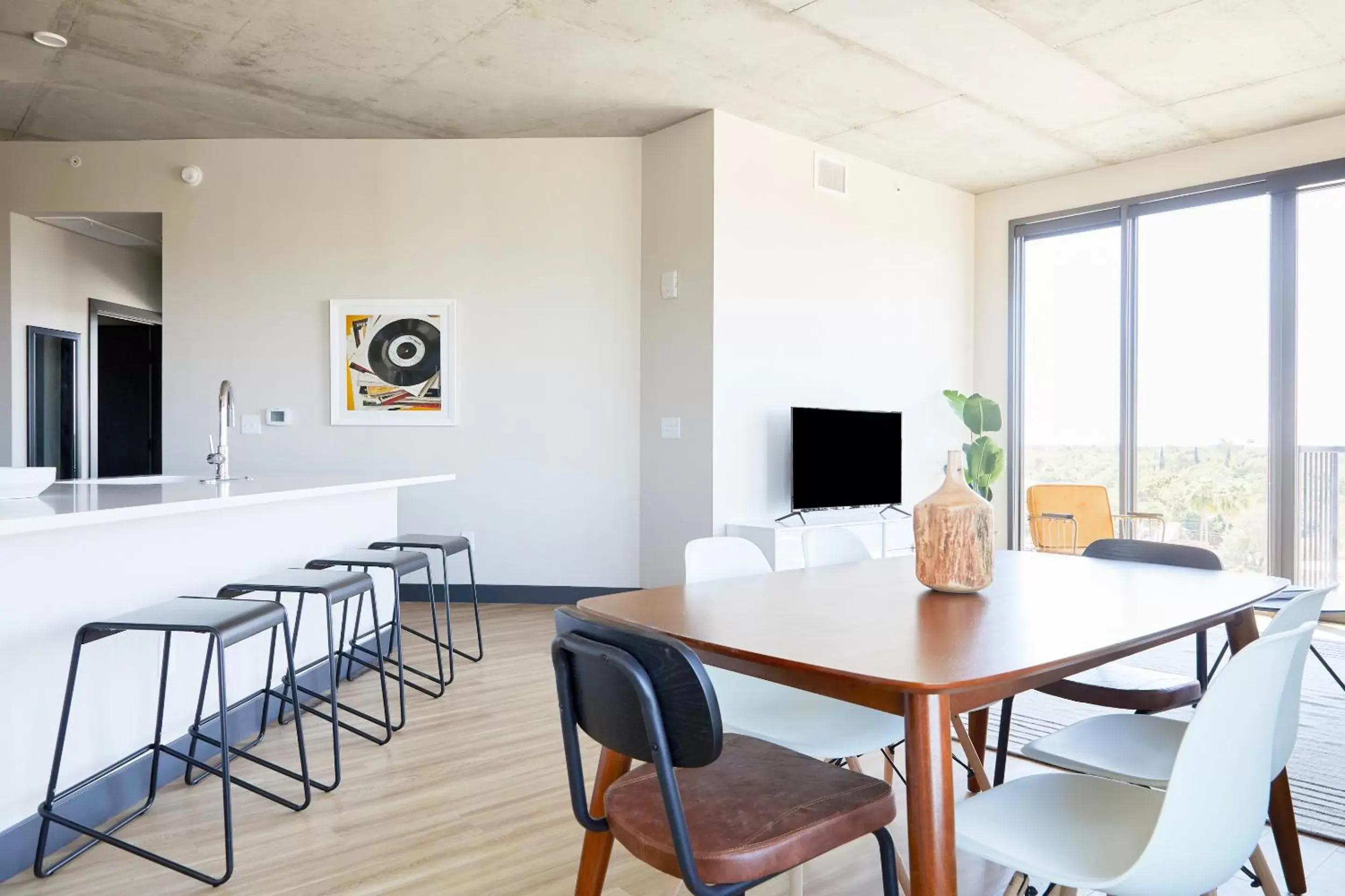 Living room, Dining Area in Sonder at Mill Ave