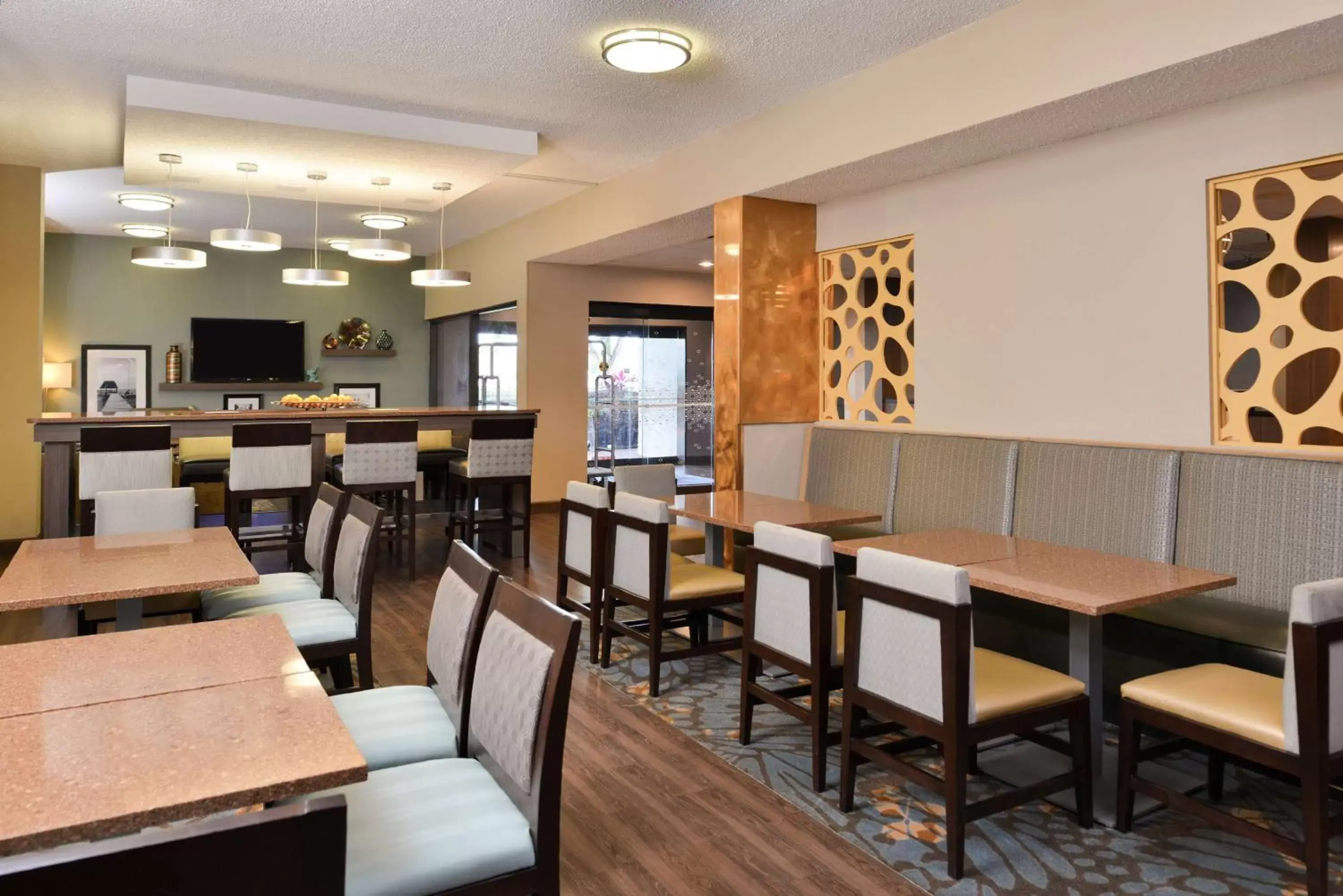 Dining area, Restaurant/Places to Eat in Hampton Inn Closest to Universal Orlando