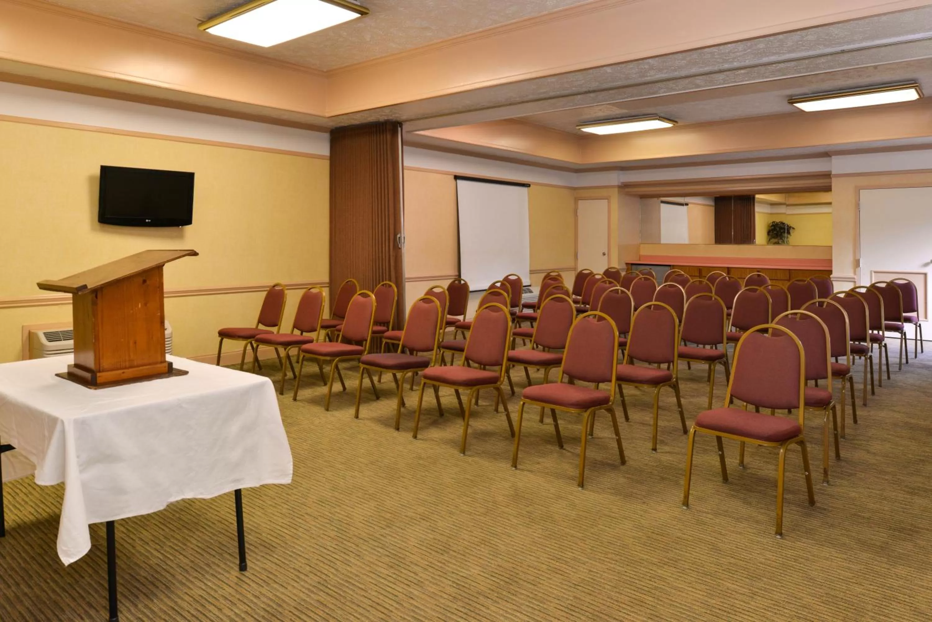 Banquet/Function facilities in Quality Inn & Suites Fayetteville I-95
