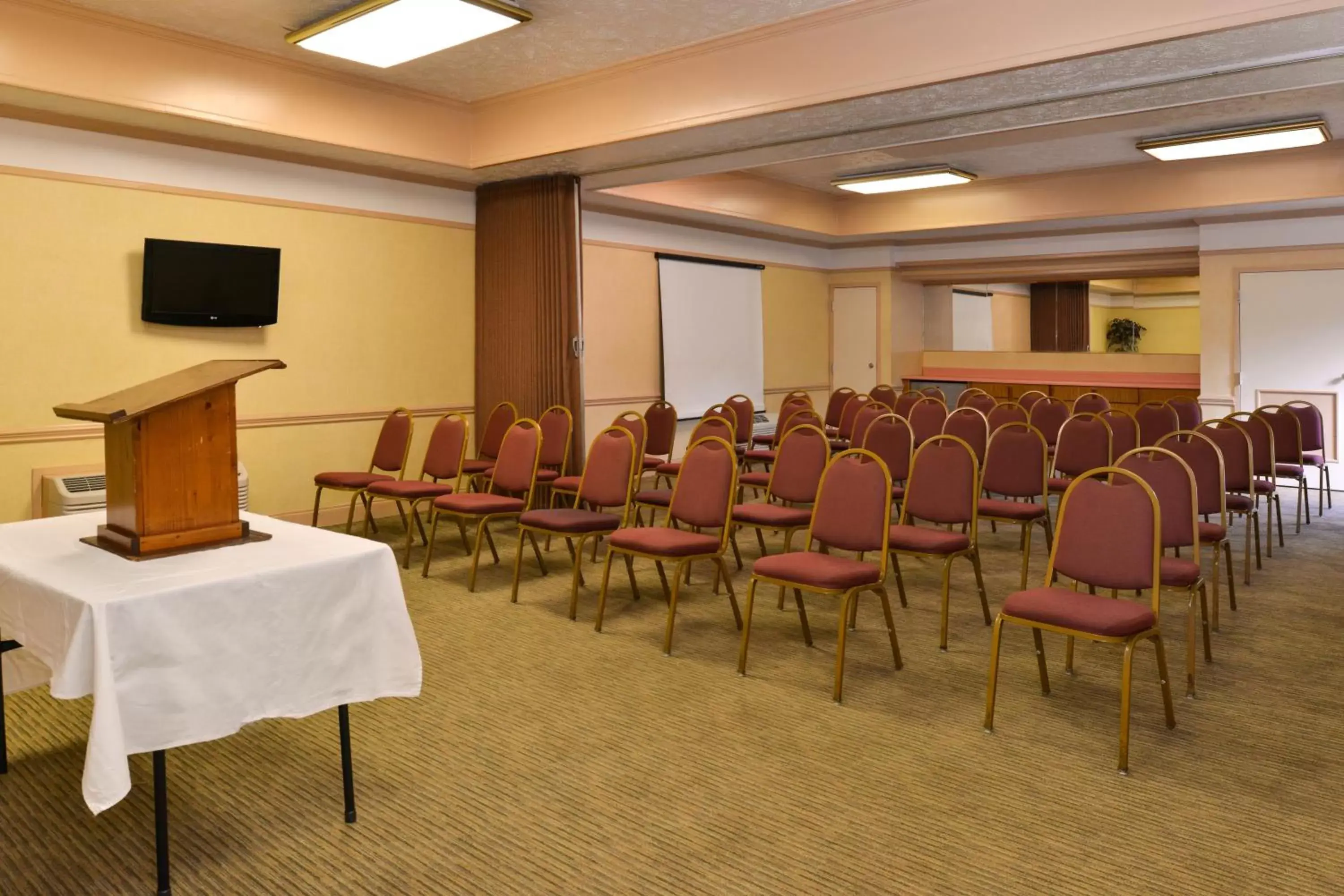 Banquet/Function facilities in SureStay Plus Hotel by Best Western Fayetteville