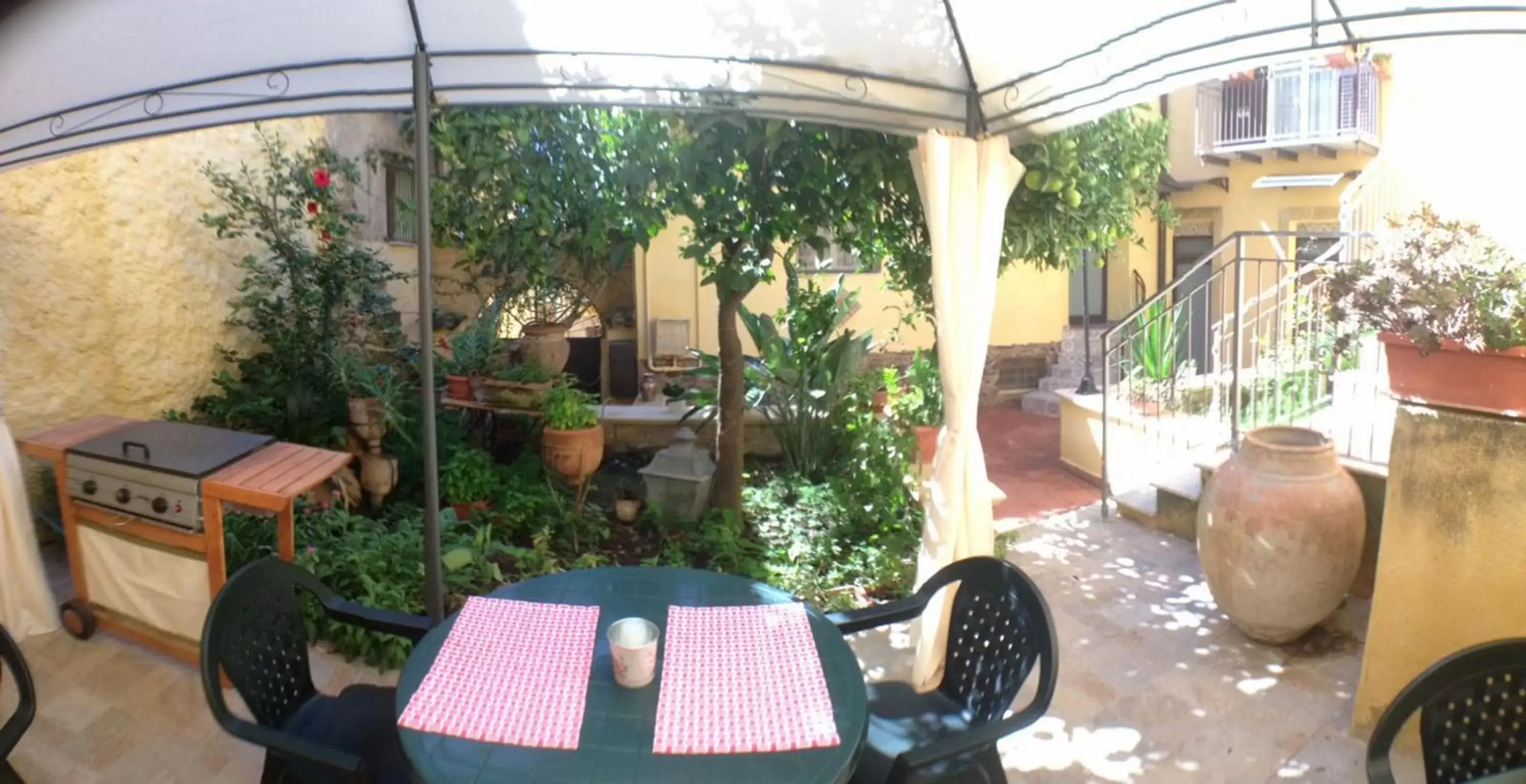 Garden, Restaurant/Places to Eat in B&B Il Melograno Antico con Terrazza e Giardino