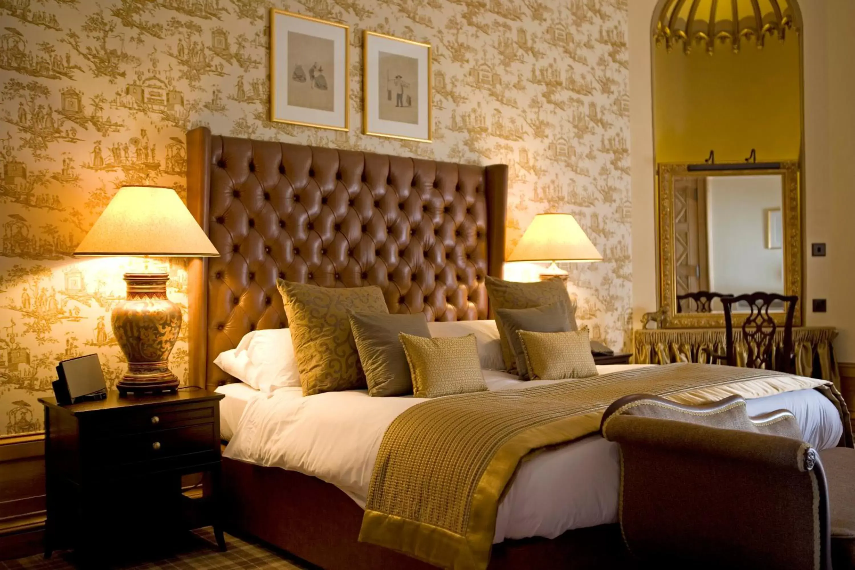 Bed in Meldrum House Hotel Golf And Country Estate