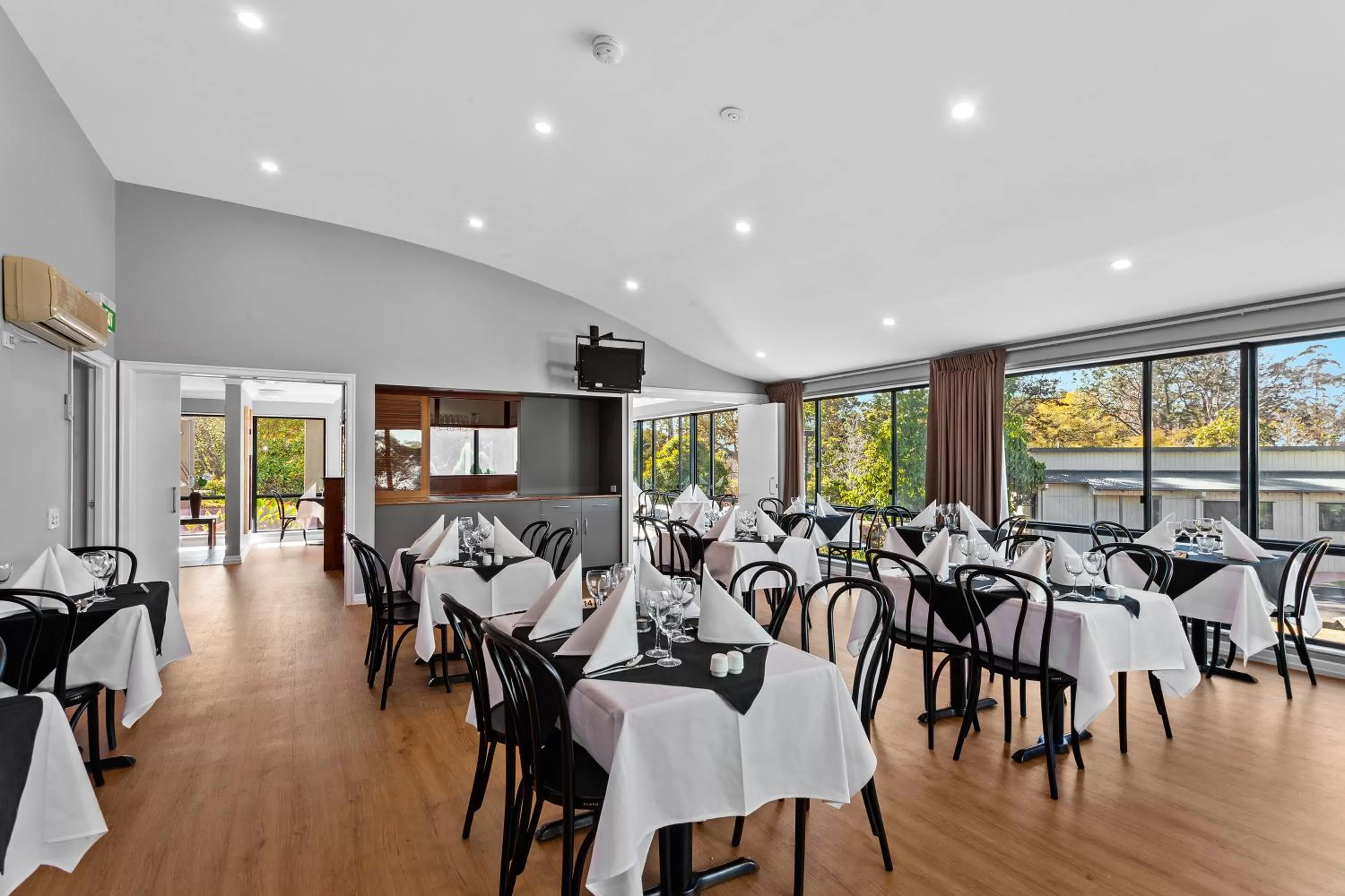 Restaurant/places to eat in Eastgate on the Range Motel