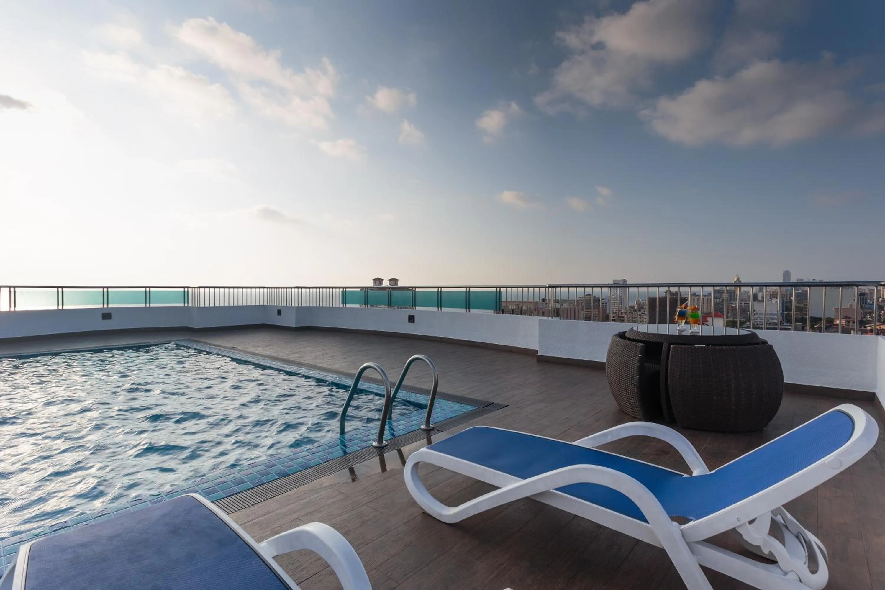 Swimming pool in Supun Arcade Residency