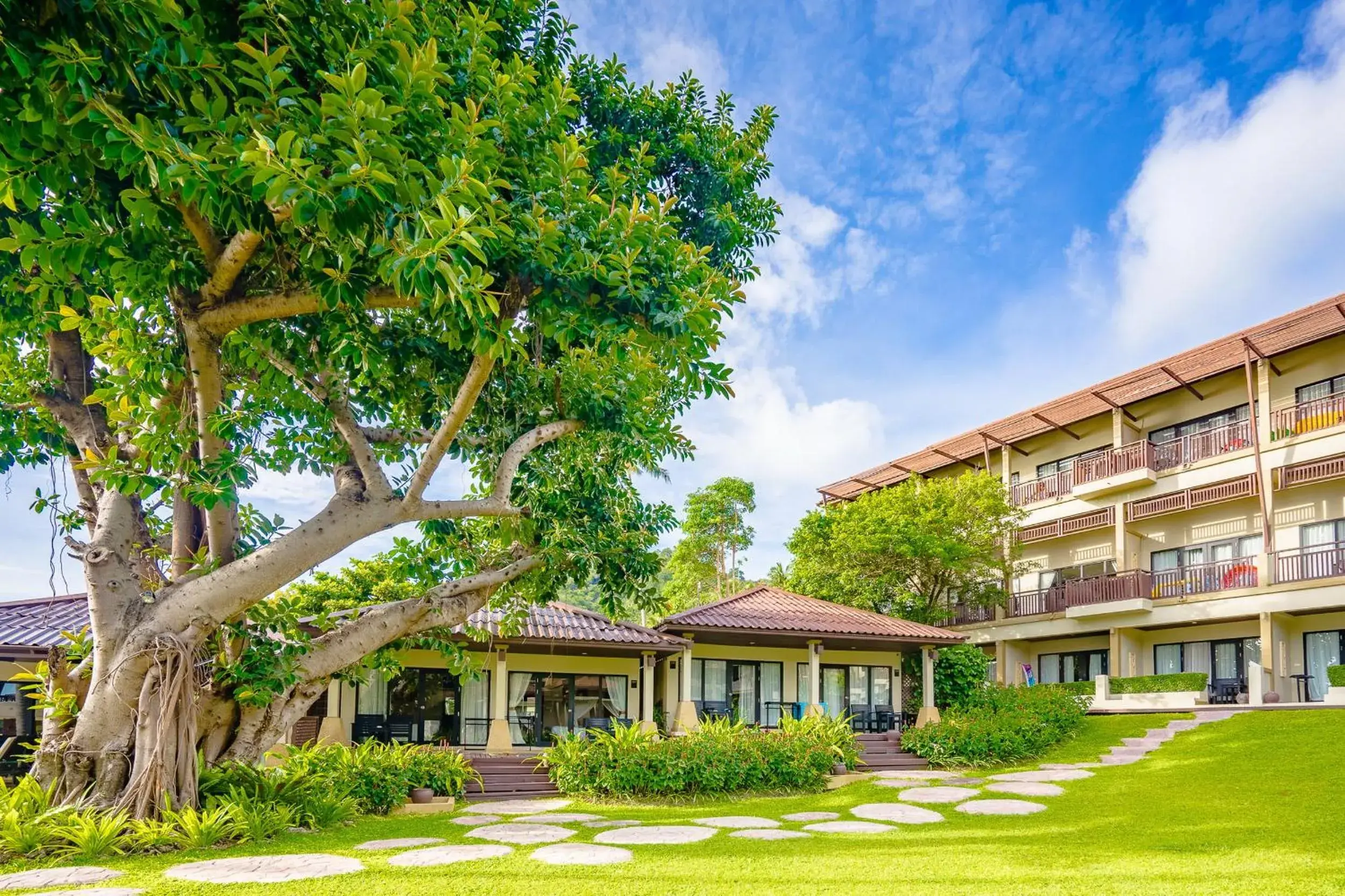 Day, Garden in Impiana Beach Front Resort Chaweng Noi, Koh Samui