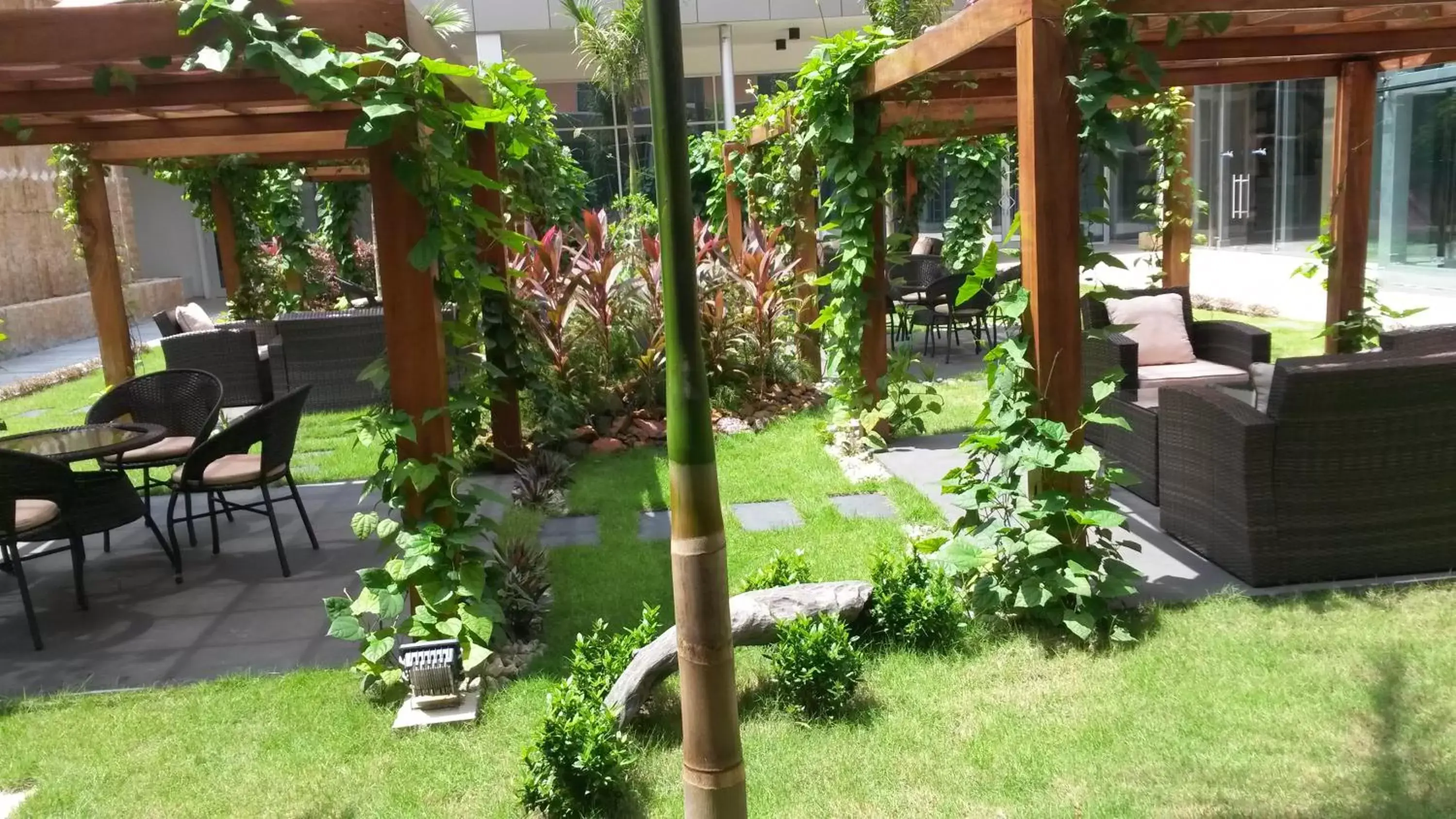 Garden view, Patio/Outdoor Area in Radisson Blu Hotel, Abidjan Airport