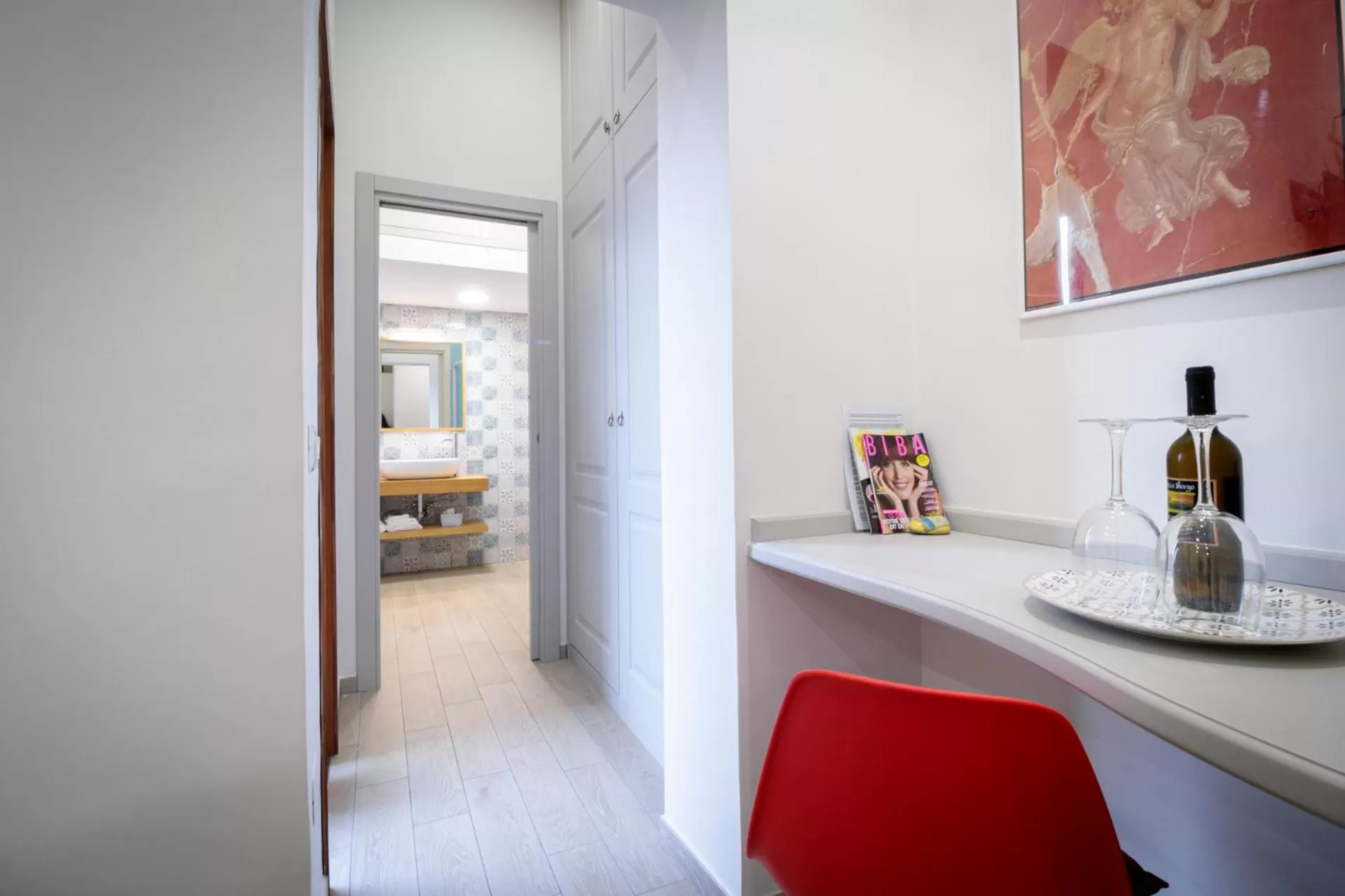 Photo of the whole room, Bed in Nolana '86