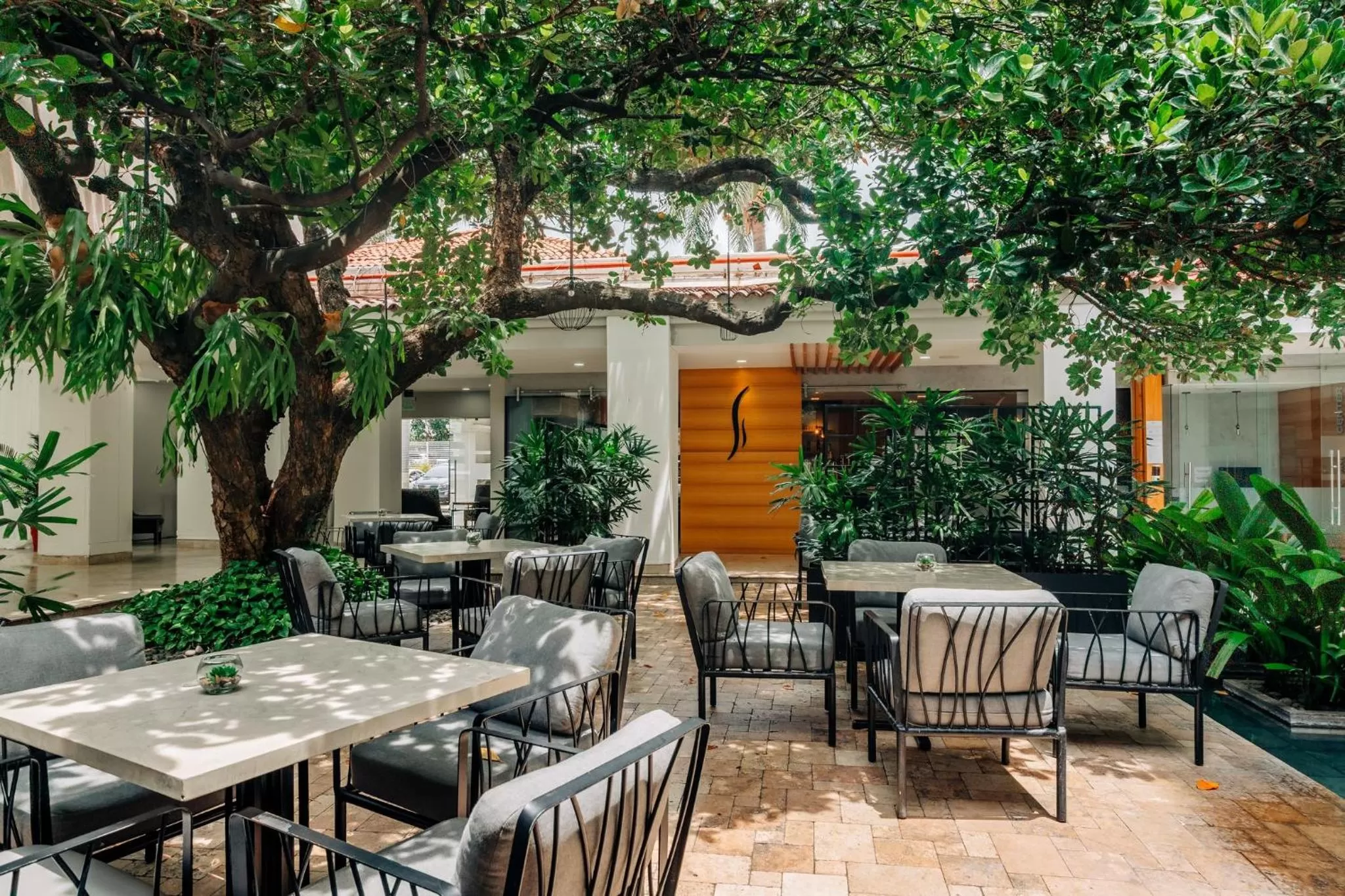 Restaurant/places to eat in Crowne Plaza San Salvador, an IHG Hotel