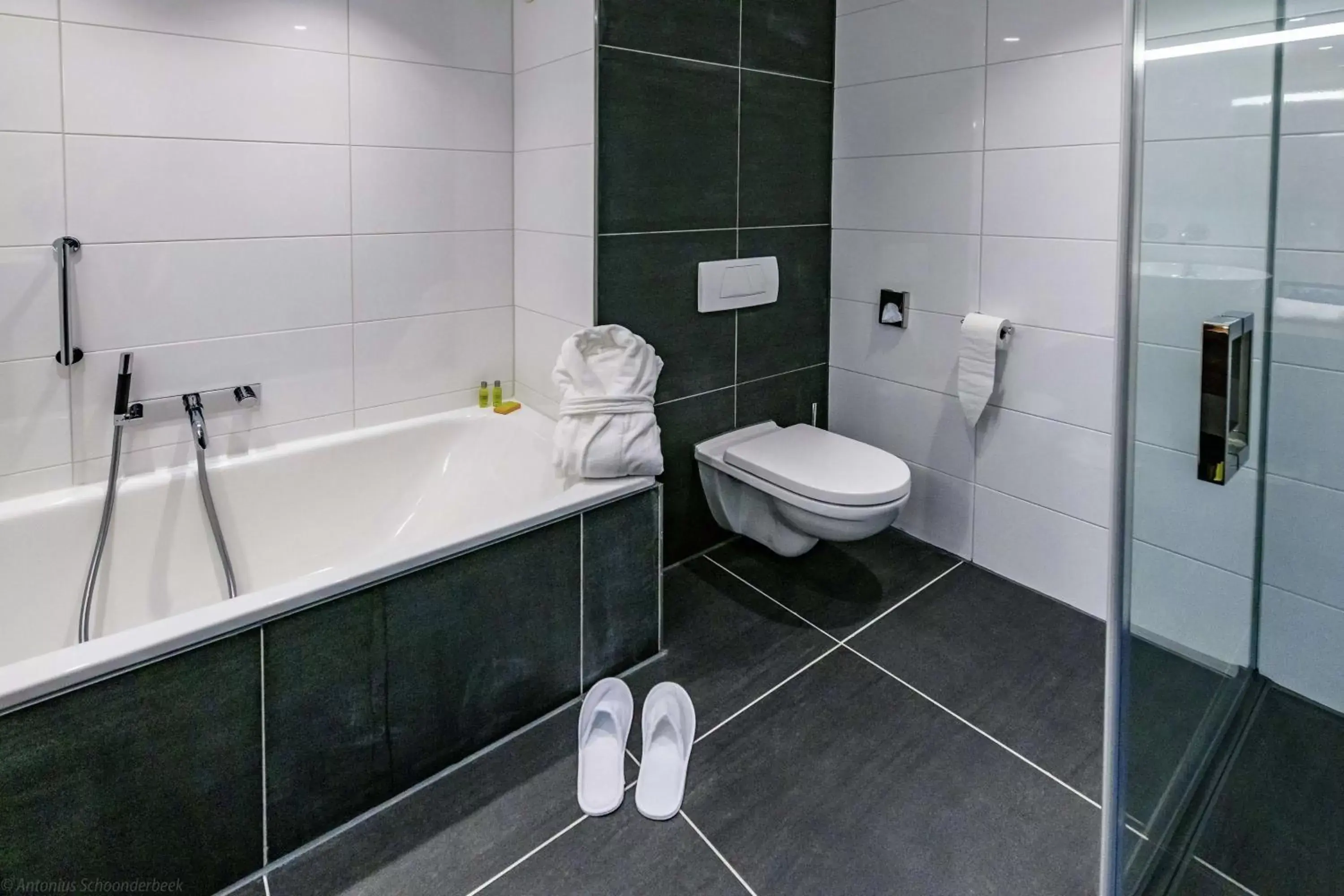 Bathroom in DoubleTree by Hilton Royal Parc Soestduinen Bathroom in DoubleTree by Hilton Royal Parc Soestduinen
