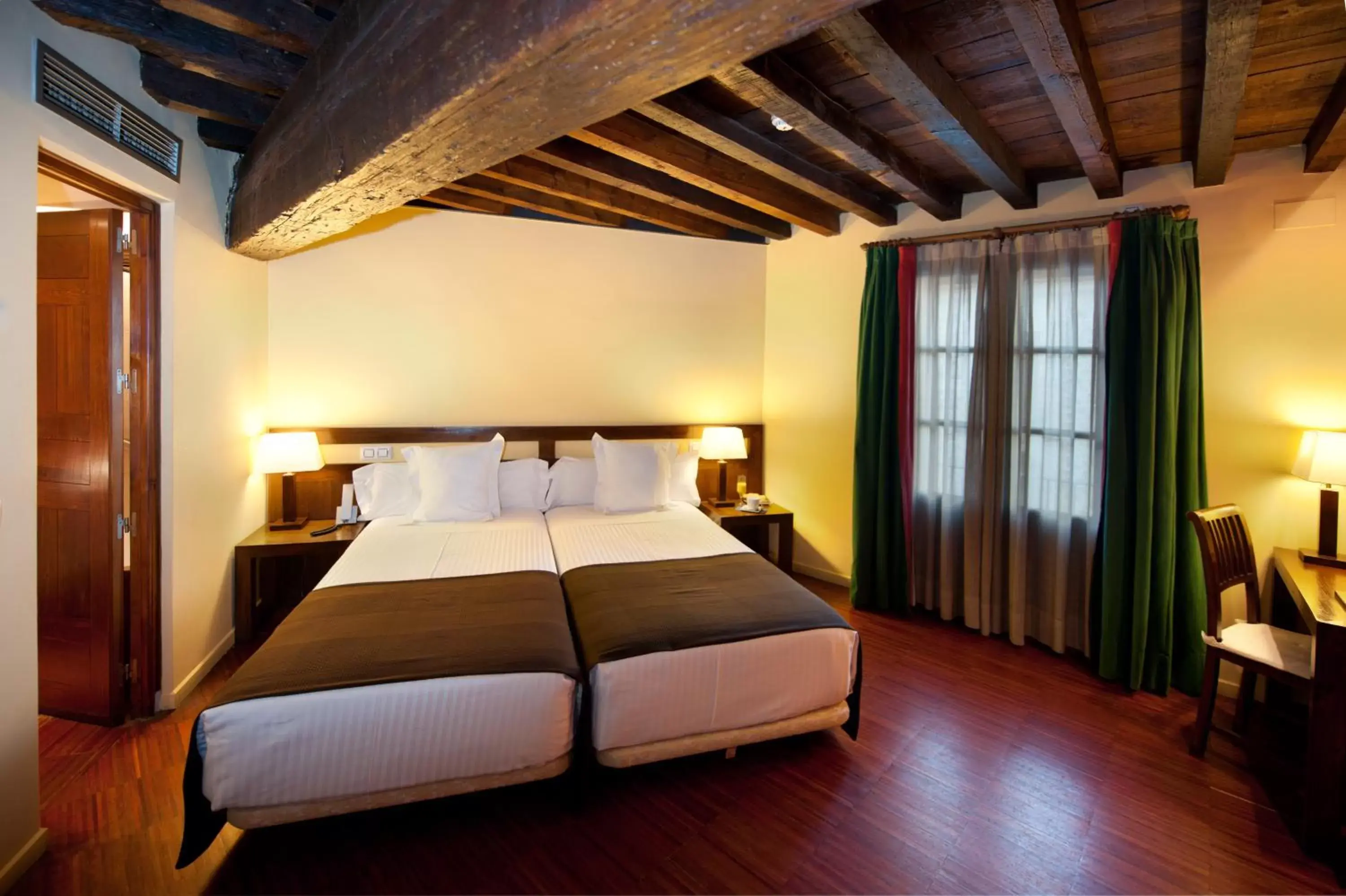 Photo of the whole room, Bed in Abad Toledo